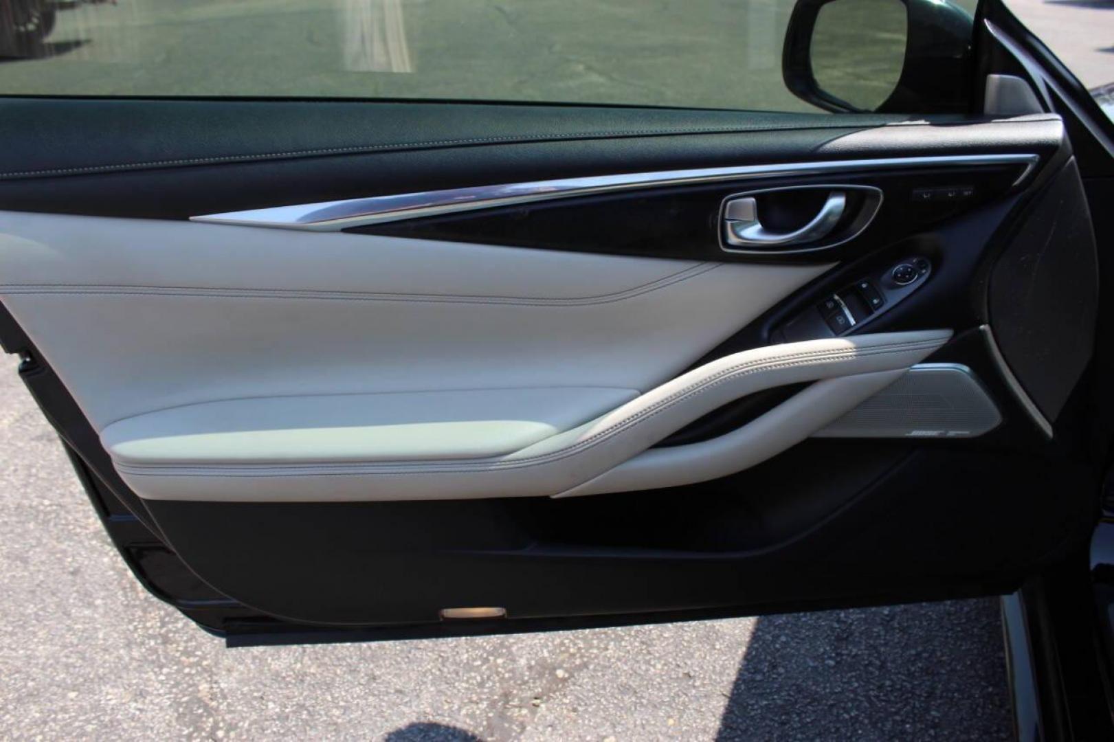 2018 Black Infiniti Q60 3.0t Sport (JN1EV7EK2JM) with an 3.0L V6 DOHC 24V TURBO engine, 7A transmission, located at 4301 NW 39th , Oklahoma City, OK, 73112, (405) 949-5600, 35.512135, -97.598671 - NO DRIVERS LICENCE -NO FULL COVERAGE INSURANCE - NO CREDIT CHECK. COME ON OVER TO SUPERSPORTS, TAKE A LOOK AND TEST DRIVE. PLEASE GIVE US A CALL AT (405) 949-5600. NO LICENCIA DE CONDUCIR - NO SEGURO DE COBERTURA TOTAL - NO VERIFICACION DE CREDITO. VISITENOS EN SUPERSPORTS, MIRE NUESTRO - Photo#14