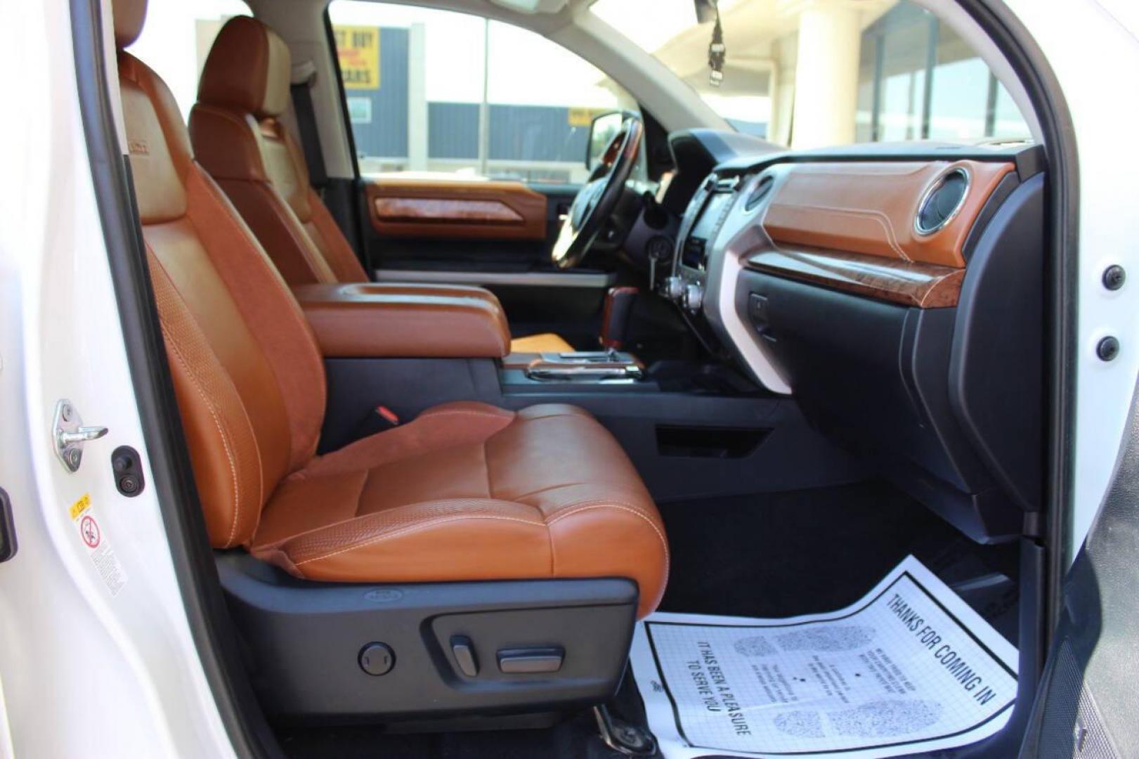 2018 White Toyota Tundra Platinum CrewMax 5.7L FFV 4WD (5TFAW5F12JX) with an 5.7L V8 DOHC 32V engine, 6A transmission, located at 4301 NW 39th , Oklahoma City, OK, 73112, (405) 949-5600, 35.512135, -97.598671 - Photo#8