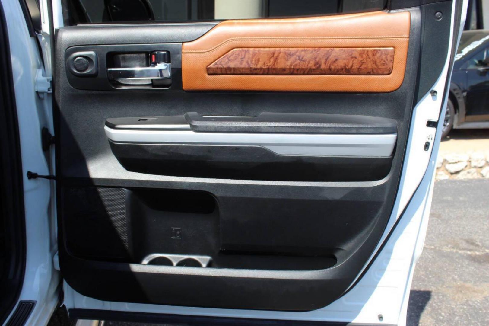 2018 White Toyota Tundra Platinum CrewMax 5.7L FFV 4WD (5TFAW5F12JX) with an 5.7L V8 DOHC 32V engine, 6A transmission, located at 4301 NW 39th , Oklahoma City, OK, 73112, (405) 949-5600, 35.512135, -97.598671 - Photo#11