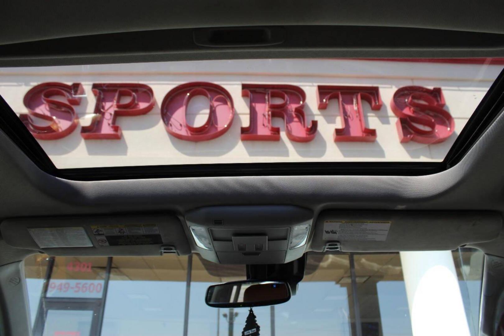 2018 White Toyota Tundra Platinum CrewMax 5.7L FFV 4WD (5TFAW5F12JX) with an 5.7L V8 DOHC 32V engine, 6A transmission, located at 4301 NW 39th , Oklahoma City, OK, 73112, (405) 949-5600, 35.512135, -97.598671 - Photo#18