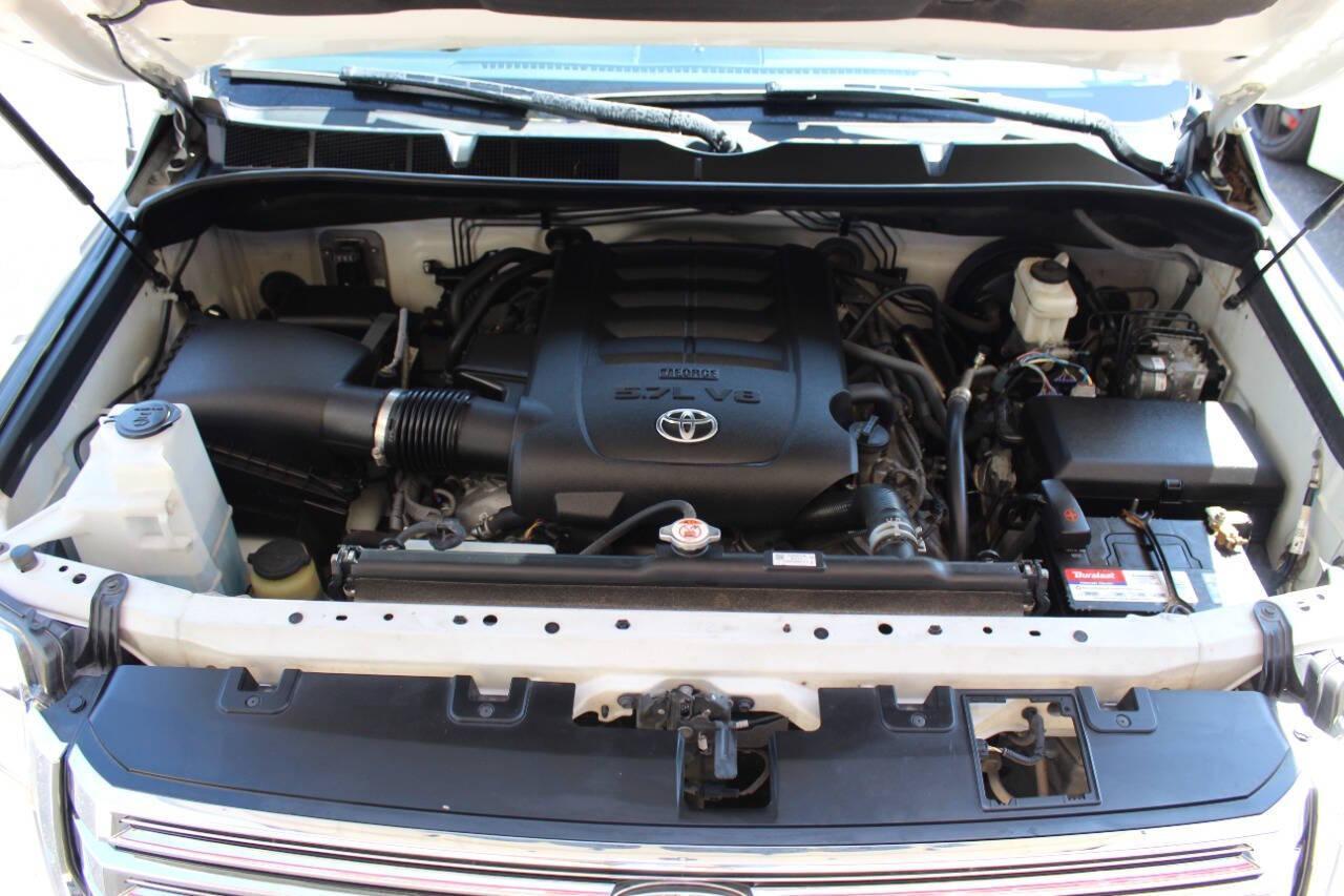 2018 White Toyota Tundra Platinum CrewMax 5.7L FFV 4WD (5TFAW5F12JX) with an 5.7L V8 DOHC 32V engine, 6A transmission, located at 4301 NW 39th , Oklahoma City, OK, 73112, (405) 949-5600, 35.512135, -97.598671 - NO DRIVERS LICENCE -NO FULL COVERAGE INSURANCE - NO CREDIT CHECK. COME ON OVER TO SUPERSPORTS, TAKE A LOOK AND TEST DRIVE. PLEASE GIVE US A CALL AT (405) 949-5600. NO LICENCIA DE CONDUCIR - NO SEGURO DE COBERTURA TOTAL - NO VERIFICACION DE CREDITO. VISITENOS EN SUPERSPORTS, MIRE NUESTRO - Photo#7