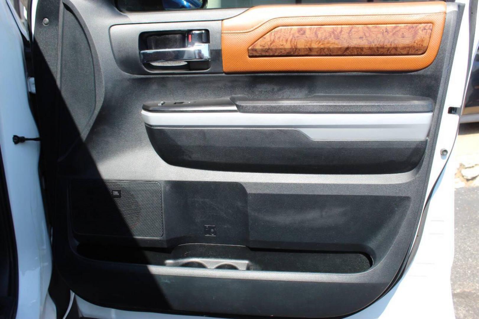 2018 White Toyota Tundra Platinum CrewMax 5.7L FFV 4WD (5TFAW5F12JX) with an 5.7L V8 DOHC 32V engine, 6A transmission, located at 4301 NW 39th , Oklahoma City, OK, 73112, (405) 949-5600, 35.512135, -97.598671 - NO DRIVERS LICENCE -NO FULL COVERAGE INSURANCE - NO CREDIT CHECK. COME ON OVER TO SUPERSPORTS, TAKE A LOOK AND TEST DRIVE. PLEASE GIVE US A CALL AT (405) 949-5600. NO LICENCIA DE CONDUCIR - NO SEGURO DE COBERTURA TOTAL - NO VERIFICACION DE CREDITO. VISITENOS EN SUPERSPORTS, MIRE NUESTRO - Photo#9