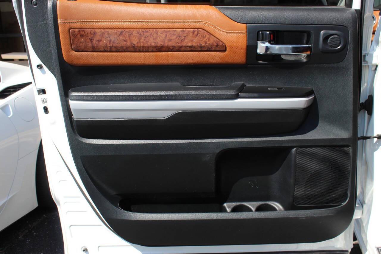 2018 White Toyota Tundra Platinum CrewMax 5.7L FFV 4WD (5TFAW5F12JX) with an 5.7L V8 DOHC 32V engine, 6A transmission, located at 4301 NW 39th , Oklahoma City, OK, 73112, (405) 949-5600, 35.512135, -97.598671 - NO DRIVERS LICENCE -NO FULL COVERAGE INSURANCE - NO CREDIT CHECK. COME ON OVER TO SUPERSPORTS, TAKE A LOOK AND TEST DRIVE. PLEASE GIVE US A CALL AT (405) 949-5600. NO LICENCIA DE CONDUCIR - NO SEGURO DE COBERTURA TOTAL - NO VERIFICACION DE CREDITO. VISITENOS EN SUPERSPORTS, MIRE NUESTRO - Photo#14