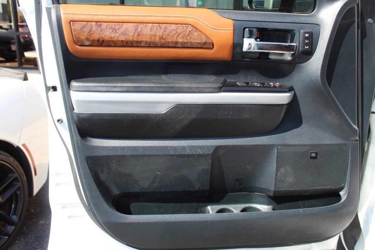 2018 White Toyota Tundra Platinum CrewMax 5.7L FFV 4WD (5TFAW5F12JX) with an 5.7L V8 DOHC 32V engine, 6A transmission, located at 4301 NW 39th , Oklahoma City, OK, 73112, (405) 949-5600, 35.512135, -97.598671 - NO DRIVERS LICENCE -NO FULL COVERAGE INSURANCE - NO CREDIT CHECK. COME ON OVER TO SUPERSPORTS, TAKE A LOOK AND TEST DRIVE. PLEASE GIVE US A CALL AT (405) 949-5600. NO LICENCIA DE CONDUCIR - NO SEGURO DE COBERTURA TOTAL - NO VERIFICACION DE CREDITO. VISITENOS EN SUPERSPORTS, MIRE NUESTRO - Photo#16