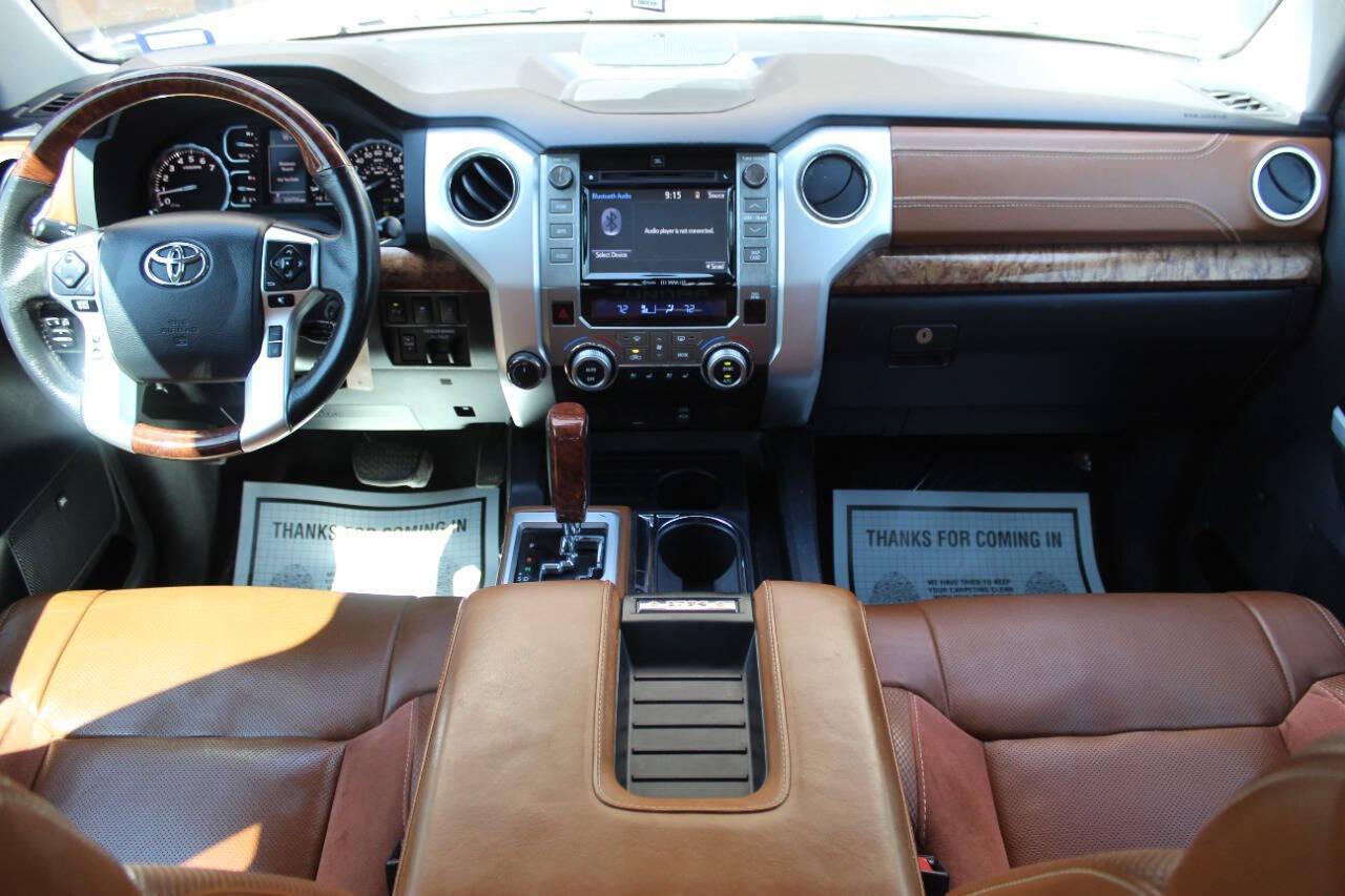 2018 White Toyota Tundra Platinum CrewMax 5.7L FFV 4WD (5TFAW5F12JX) with an 5.7L V8 DOHC 32V engine, 6A transmission, located at 4301 NW 39th , Oklahoma City, OK, 73112, (405) 949-5600, 35.512135, -97.598671 - NO DRIVERS LICENCE -NO FULL COVERAGE INSURANCE - NO CREDIT CHECK. COME ON OVER TO SUPERSPORTS, TAKE A LOOK AND TEST DRIVE. PLEASE GIVE US A CALL AT (405) 949-5600. NO LICENCIA DE CONDUCIR - NO SEGURO DE COBERTURA TOTAL - NO VERIFICACION DE CREDITO. VISITENOS EN SUPERSPORTS, MIRE NUESTRO - Photo#17