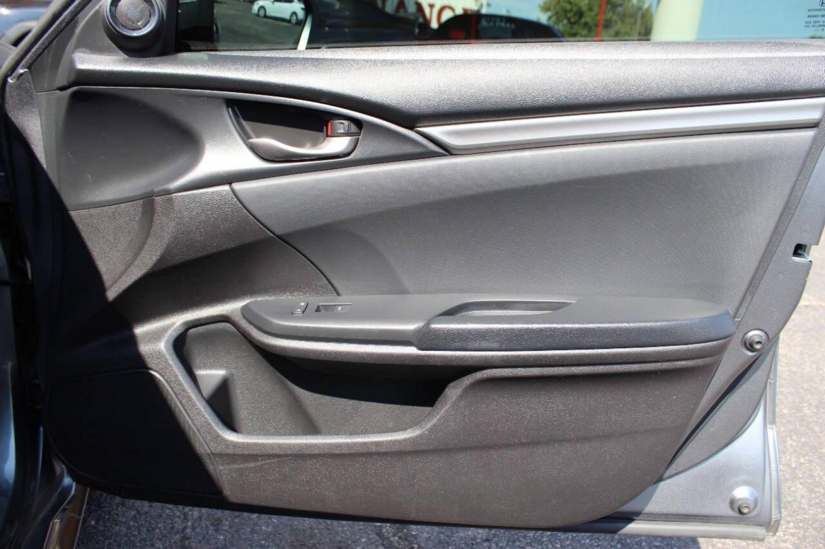 2021 Gray Honda Civic Sport Hatchback CVT (SHHFK7H41MU) with an 2.0L L4 DOHC 16V TURBO engine, CVT transmission, located at 4301 NW 39th , Oklahoma City, OK, 73112, (405) 949-5600, 35.512135, -97.598671 - NO DRIVERS LICENCE NO-FULL COVERAGE INSURANCE-NO CREDIT CHECK. COME ON OVER TO SUPERSPORTS AND TAKE A LOOK AND TEST DRIVE. PLEASE GIVE US A CALL AT (405) 949-5600. NO LICENSIA DE MANEJAR- NO SEGURO DE COBERTURA TOTAL- NO VERIFICACCION DE CREDITO. POR FAVOR VENGAN A SUPERSPORTS, ECHE UN - Photo#9