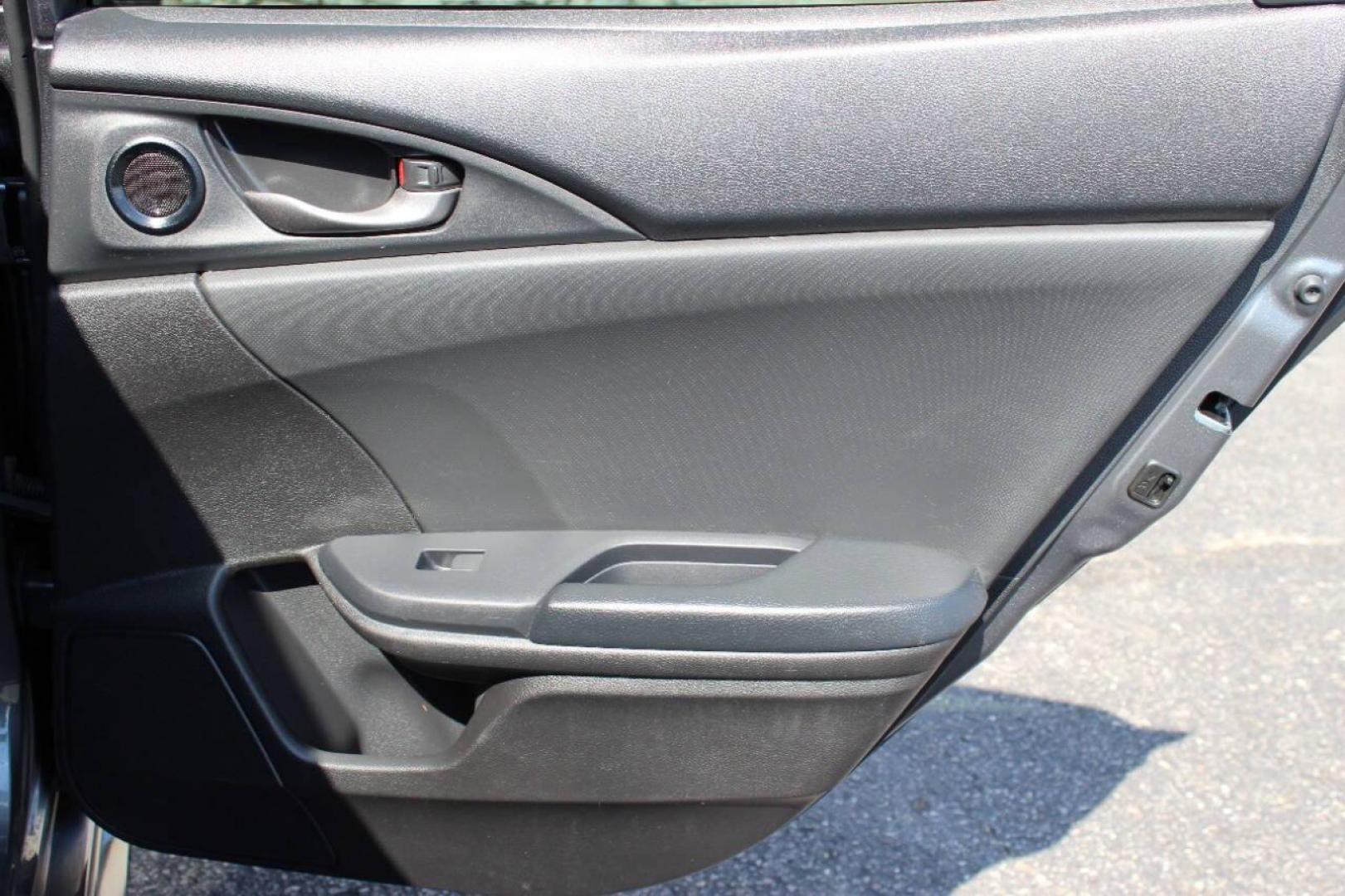 2021 Gray Honda Civic Sport Hatchback CVT (SHHFK7H41MU) with an 2.0L L4 DOHC 16V TURBO engine, CVT transmission, located at 4301 NW 39th , Oklahoma City, OK, 73112, (405) 949-5600, 35.512135, -97.598671 - NO DRIVERS LICENCE NO-FULL COVERAGE INSURANCE-NO CREDIT CHECK. COME ON OVER TO SUPERSPORTS AND TAKE A LOOK AND TEST DRIVE. PLEASE GIVE US A CALL AT (405) 949-5600. NO LICENSIA DE MANEJAR- NO SEGURO DE COBERTURA TOTAL- NO VERIFICACCION DE CREDITO. POR FAVOR VENGAN A SUPERSPORTS, ECHE UN - Photo#11