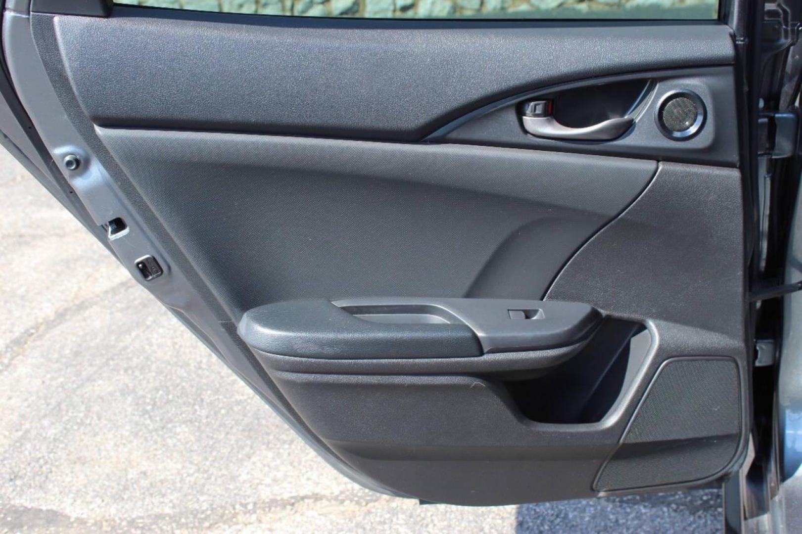 2021 Gray Honda Civic Sport Hatchback CVT (SHHFK7H41MU) with an 2.0L L4 DOHC 16V TURBO engine, CVT transmission, located at 4301 NW 39th , Oklahoma City, OK, 73112, (405) 949-5600, 35.512135, -97.598671 - NO DRIVERS LICENCE NO-FULL COVERAGE INSURANCE-NO CREDIT CHECK. COME ON OVER TO SUPERSPORTS AND TAKE A LOOK AND TEST DRIVE. PLEASE GIVE US A CALL AT (405) 949-5600. NO LICENSIA DE MANEJAR- NO SEGURO DE COBERTURA TOTAL- NO VERIFICACCION DE CREDITO. POR FAVOR VENGAN A SUPERSPORTS, ECHE UN - Photo#14