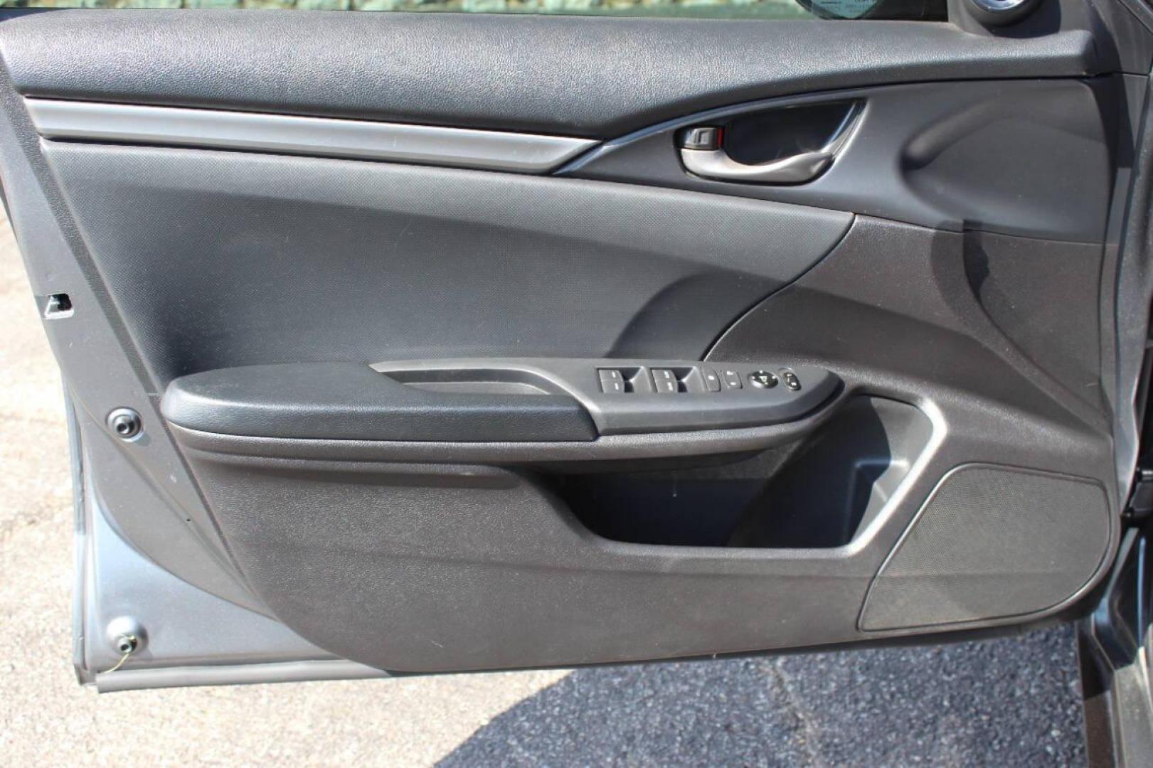 2021 Gray Honda Civic Sport Hatchback CVT (SHHFK7H41MU) with an 2.0L L4 DOHC 16V TURBO engine, CVT transmission, located at 4301 NW 39th , Oklahoma City, OK, 73112, (405) 949-5600, 35.512135, -97.598671 - NO DRIVERS LICENCE NO-FULL COVERAGE INSURANCE-NO CREDIT CHECK. COME ON OVER TO SUPERSPORTS AND TAKE A LOOK AND TEST DRIVE. PLEASE GIVE US A CALL AT (405) 949-5600. NO LICENSIA DE MANEJAR- NO SEGURO DE COBERTURA TOTAL- NO VERIFICACCION DE CREDITO. POR FAVOR VENGAN A SUPERSPORTS, ECHE UN - Photo#16