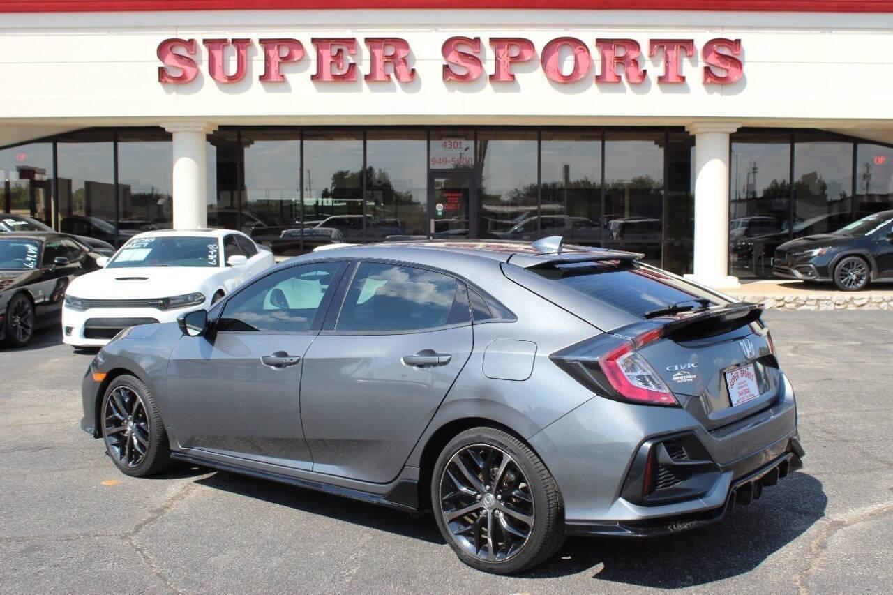 2021 Gray Honda Civic Sport Hatchback CVT (SHHFK7H41MU) with an 2.0L L4 DOHC 16V TURBO engine, CVT transmission, located at 4301 NW 39th , Oklahoma City, OK, 73112, (405) 949-5600, 35.512135, -97.598671 - NO DRIVERS LICENCE NO-FULL COVERAGE INSURANCE-NO CREDIT CHECK. COME ON OVER TO SUPERSPORTS AND TAKE A LOOK AND TEST DRIVE. PLEASE GIVE US A CALL AT (405) 949-5600. NO LICENSIA DE MANEJAR- NO SEGURO DE COBERTURA TOTAL- NO VERIFICACCION DE CREDITO. POR FAVOR VENGAN A SUPERSPORTS, ECHE UN - Photo#4