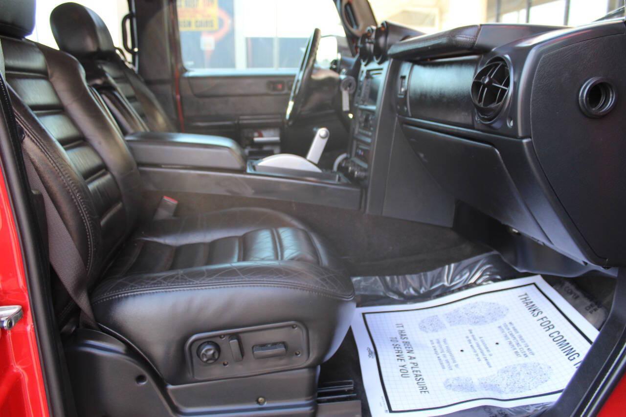 2005 Red HUMMER H2 SUT SUT (5GRGN22U05H) with an 6.0L V8 6.0L V8 engine, Automatic 4-Speed transmission, located at 4301 NW 39th , Oklahoma City, OK, 73112, (405) 949-5600, 35.512135, -97.598671- Photo#9