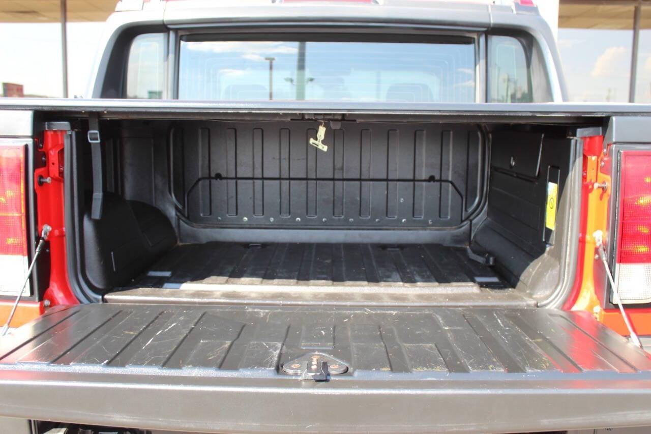 2005 Red HUMMER H2 SUT SUT (5GRGN22U05H) with an 6.0L V8 6.0L V8 engine, Automatic 4-Speed transmission, located at 4301 NW 39th , Oklahoma City, OK, 73112, (405) 949-5600, 35.512135, -97.598671 - NO DRIVERS LICENCE NO-FULL COVERAGE INSURANCE-NO CREDIT CHECK. COME ON OVER TO SUPERSPORTS AND TAKE A LOOK AND TEST DRIVE. PLEASE GIVE US A CALL AT (405) 949-5600. NO LICENSIA DE MANEJAR- NO SEGURO DE COBERTURA TOTAL- NO VERIFICACCION DE CREDITO. POR FAVOR VENGAN A SUPERSPORTS, ECHE UN - Photo#13