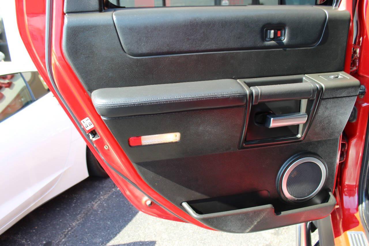 2005 Red HUMMER H2 SUT SUT (5GRGN22U05H) with an 6.0L V8 6.0L V8 engine, Automatic 4-Speed transmission, located at 4301 NW 39th , Oklahoma City, OK, 73112, (405) 949-5600, 35.512135, -97.598671- Photo#15