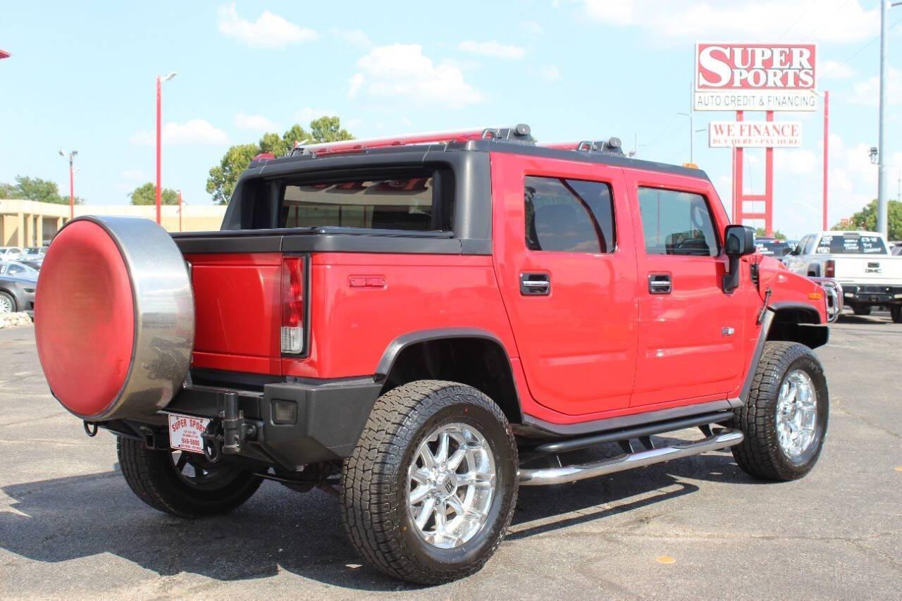 2005 Red HUMMER H2 SUT SUT (5GRGN22U05H) with an 6.0L V8 6.0L V8 engine, Automatic 4-Speed transmission, located at 4301 NW 39th , Oklahoma City, OK, 73112, (405) 949-5600, 35.512135, -97.598671- Photo#3