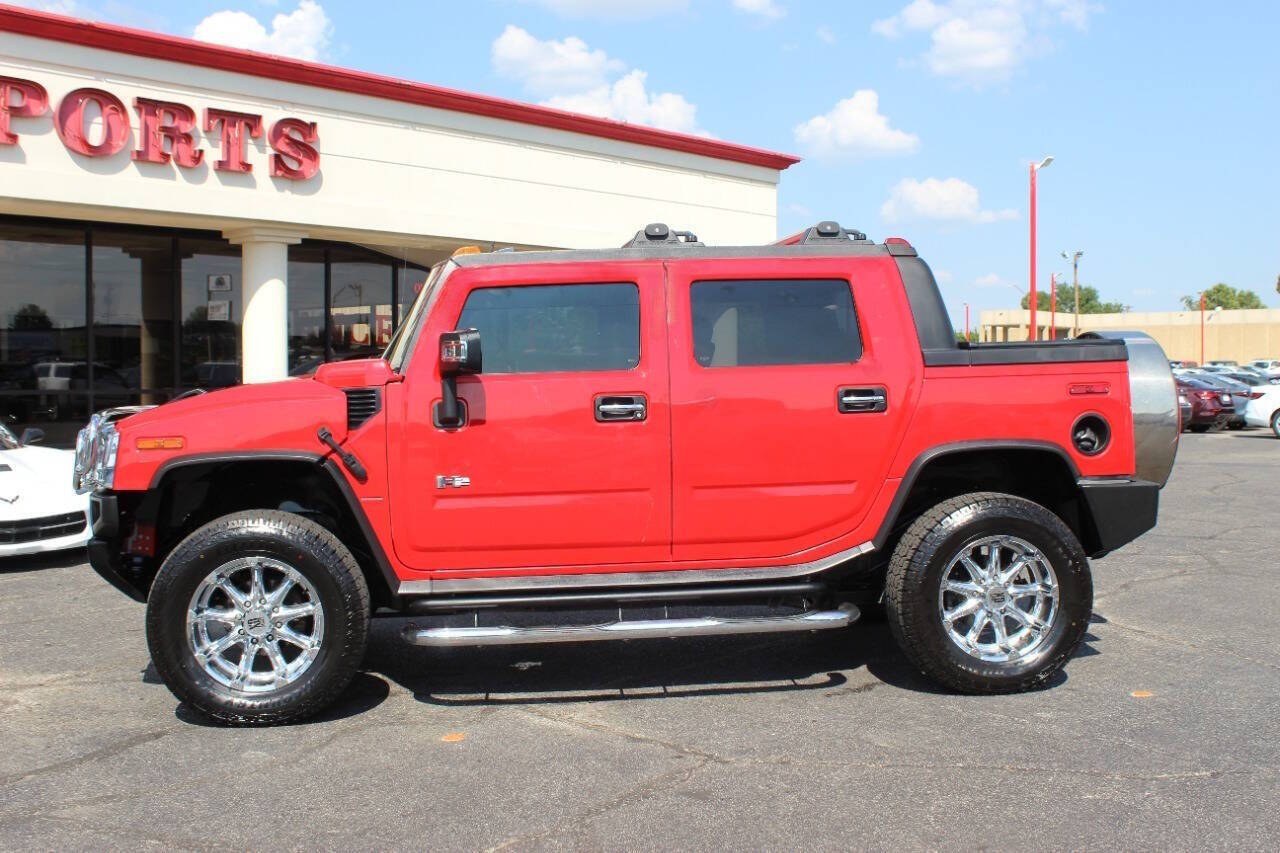 2005 Red HUMMER H2 SUT SUT (5GRGN22U05H) with an 6.0L V8 6.0L V8 engine, Automatic 4-Speed transmission, located at 4301 NW 39th , Oklahoma City, OK, 73112, (405) 949-5600, 35.512135, -97.598671- Photo#5