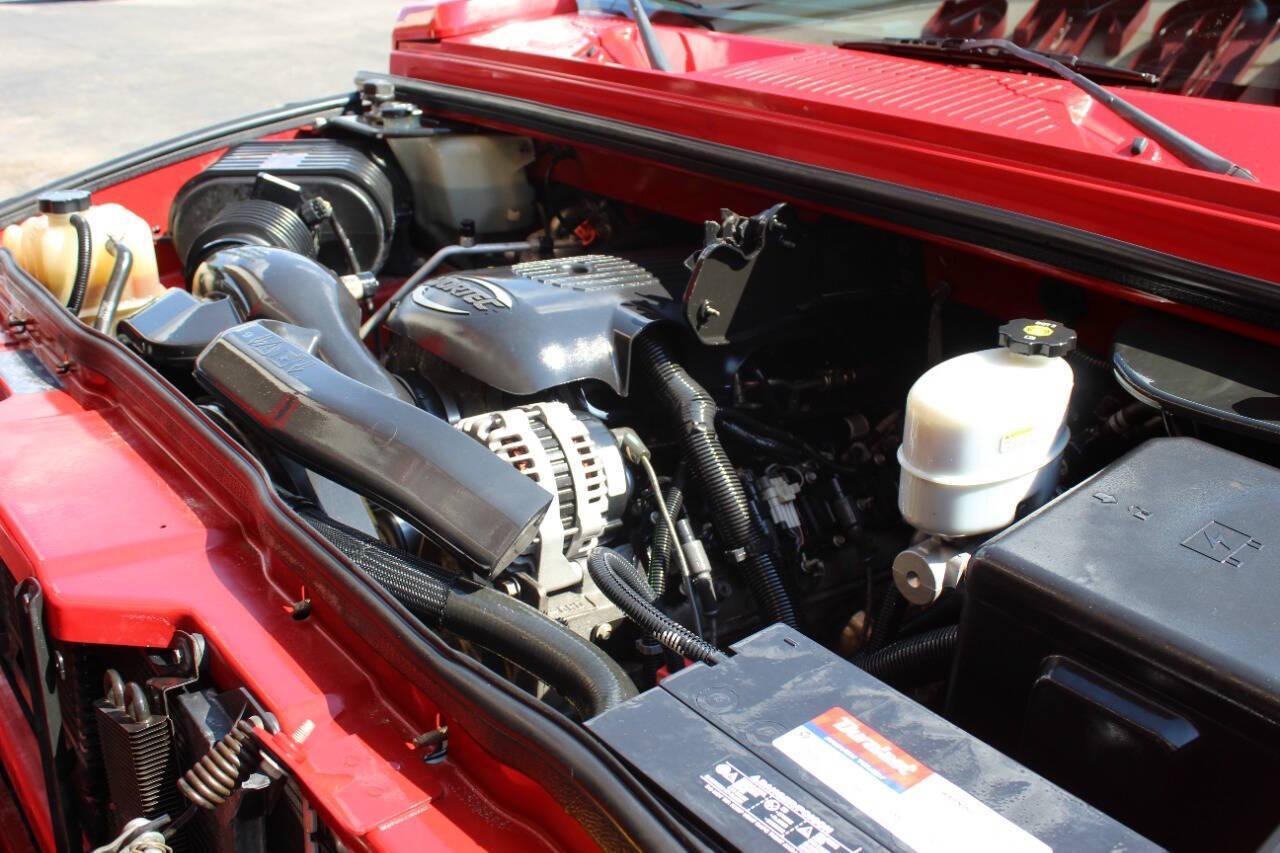 2005 Red Hummer H2 SUT (5GRGN22U05H) with an 6.0L V8 OHV 16V engine, 4-Speed Automatic Overdrive transmission, located at 4301 NW 39th , Oklahoma City, OK, 73112, (405) 949-5600, 35.512135, -97.598671 - NO DRIVERS LICENCE NO-FULL COVERAGE INSURANCE-NO CREDIT CHECK. COME ON OVER TO SUPERSPORTS AND TAKE A LOOK AND TEST DRIVE. PLEASE GIVE US A CALL AT (405) 949-5600. NO LICENSIA DE MANEJAR- NO SEGURO DE COBERTURA TOTAL- NO VERIFICACCION DE CREDITO. POR FAVOR VENGAN A SUPERSPORTS, ECHE UN - Photo#7