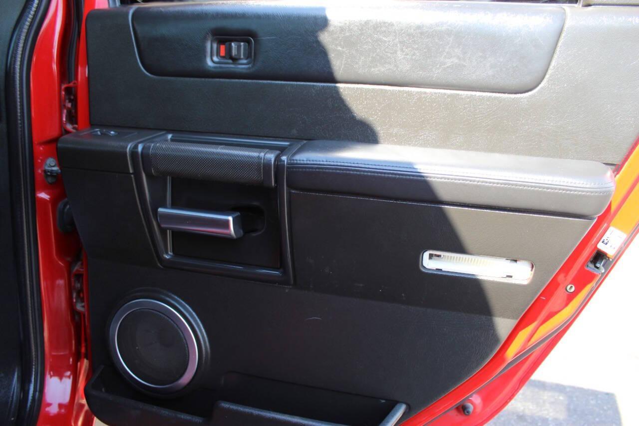 2005 Red Hummer H2 SUT (5GRGN22U05H) with an 6.0L V8 OHV 16V engine, 4-Speed Automatic Overdrive transmission, located at 4301 NW 39th , Oklahoma City, OK, 73112, (405) 949-5600, 35.512135, -97.598671 - NO DRIVERS LICENCE NO-FULL COVERAGE INSURANCE-NO CREDIT CHECK. COME ON OVER TO SUPERSPORTS AND TAKE A LOOK AND TEST DRIVE. PLEASE GIVE US A CALL AT (405) 949-5600. NO LICENSIA DE MANEJAR- NO SEGURO DE COBERTURA TOTAL- NO VERIFICACCION DE CREDITO. POR FAVOR VENGAN A SUPERSPORTS, ECHE UN - Photo#12