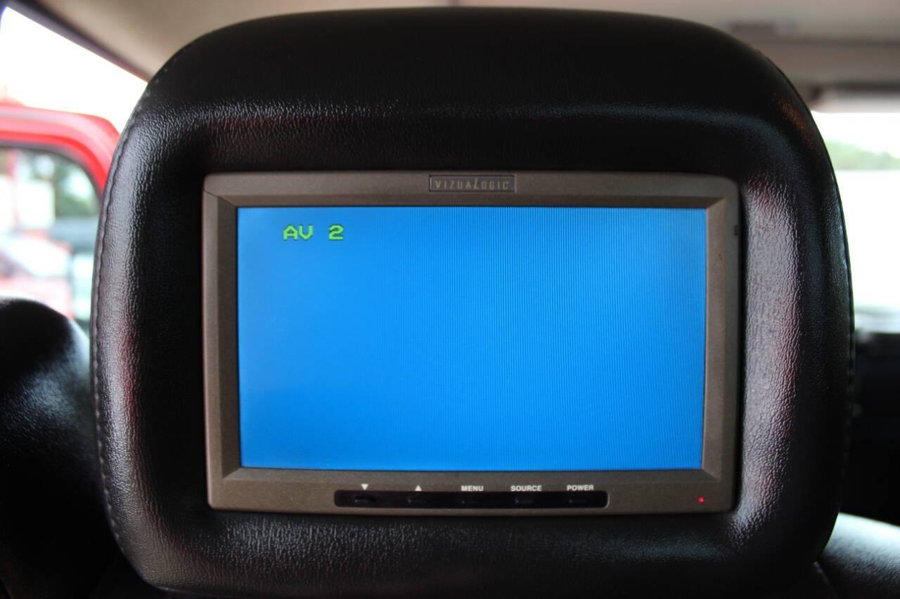 2005 Red Hummer H2 SUT (5GRGN22U05H) with an 6.0L V8 OHV 16V engine, 4-Speed Automatic Overdrive transmission, located at 4301 NW 39th , Oklahoma City, OK, 73112, (405) 949-5600, 35.512135, -97.598671 - NO DRIVERS LICENCE NO-FULL COVERAGE INSURANCE-NO CREDIT CHECK. COME ON OVER TO SUPERSPORTS AND TAKE A LOOK AND TEST DRIVE. PLEASE GIVE US A CALL AT (405) 949-5600. NO LICENSIA DE MANEJAR- NO SEGURO DE COBERTURA TOTAL- NO VERIFICACCION DE CREDITO. POR FAVOR VENGAN A SUPERSPORTS, ECHE UN - Photo#21