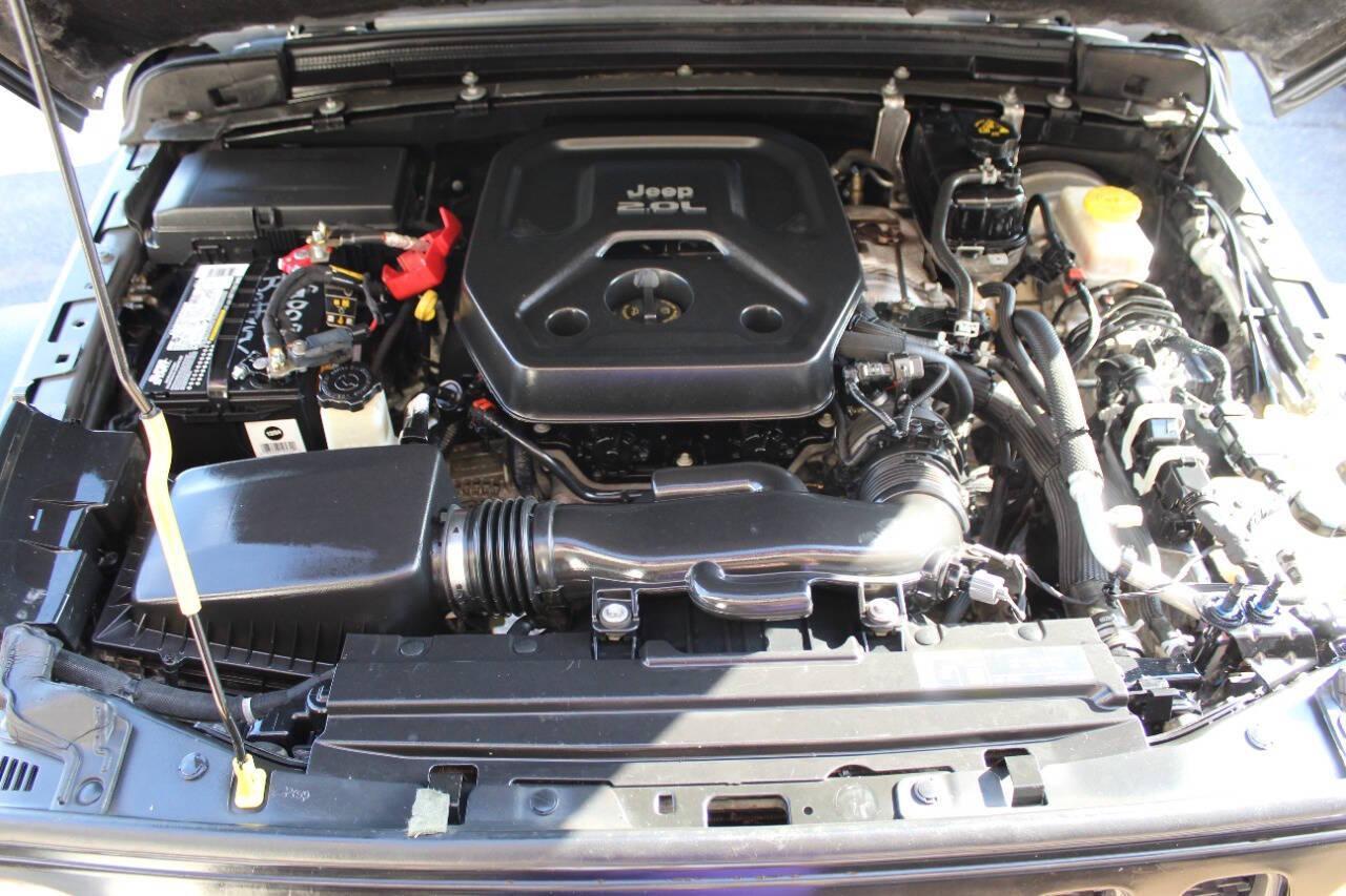 2020 Gray Jeep Wrangler Unlimited Rubicon (1C4HJXFN3LW) with an 2.0L L4 DOHC 16V TURBO engine, 6A transmission, located at 4301 NW 39th , Oklahoma City, OK, 73112, (405) 949-5600, 35.512135, -97.598671 - NO DRIVERS LICENCE -NO FULL COVERAGE INSURANCE - NO CREDIT CHECK. COME ON OVER TO SUPERSPORTS, TAKE A LOOK AND TEST DRIVE. PLEASE GIVE US A CALL AT (405) 949-5600. NO LICENCIA DE CONDUCIR - NO SEGURO DE COBERTURA TOTAL - NO VERIFICACION DE CREDITO. VISITENOS EN SUPERSPORTS, MIRE NUESTRO - Photo#7