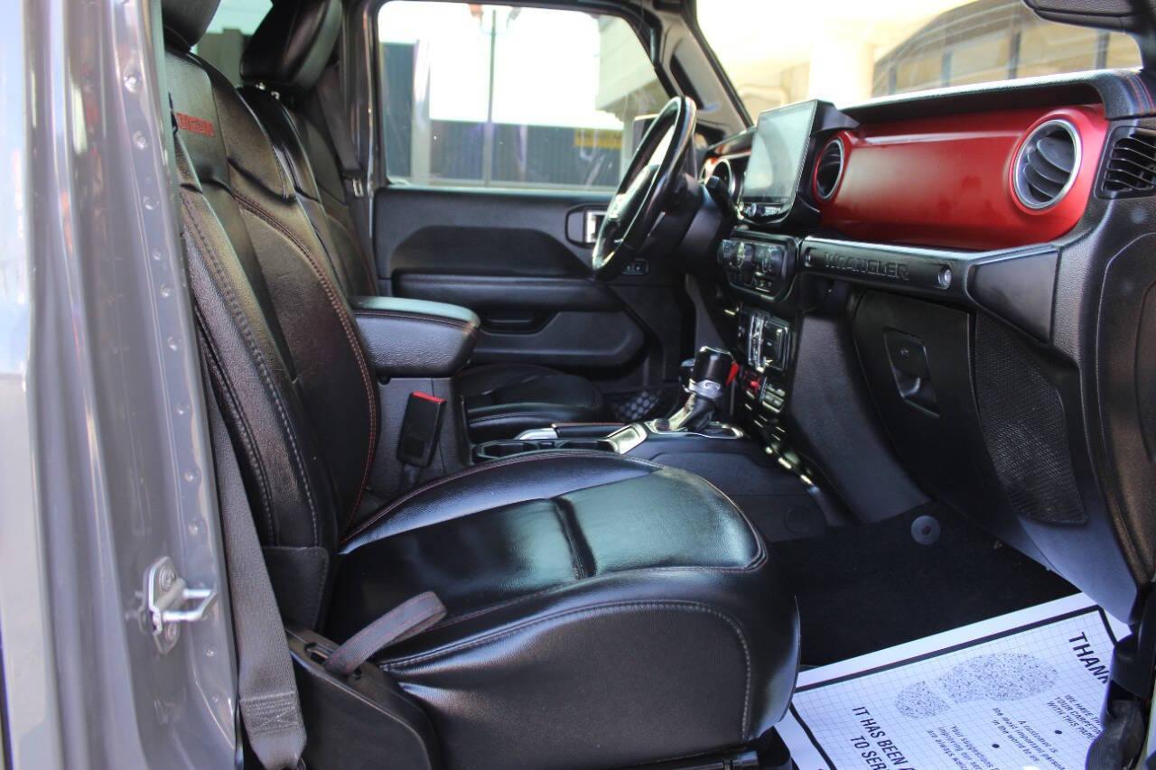 2020 Gray Jeep Wrangler Unlimited Rubicon (1C4HJXFN3LW) with an 2.0L L4 DOHC 16V TURBO engine, 6A transmission, located at 4301 NW 39th , Oklahoma City, OK, 73112, (405) 949-5600, 35.512135, -97.598671 - NO DRIVERS LICENCE -NO FULL COVERAGE INSURANCE - NO CREDIT CHECK. COME ON OVER TO SUPERSPORTS, TAKE A LOOK AND TEST DRIVE. PLEASE GIVE US A CALL AT (405) 949-5600. NO LICENCIA DE CONDUCIR - NO SEGURO DE COBERTURA TOTAL - NO VERIFICACION DE CREDITO. VISITENOS EN SUPERSPORTS, MIRE NUESTRO - Photo#8