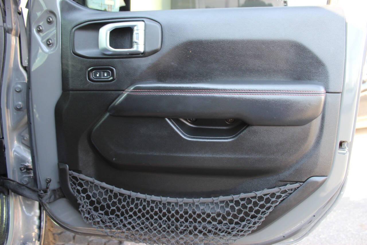 2020 Gray Jeep Wrangler Unlimited Rubicon (1C4HJXFN3LW) with an 2.0L L4 DOHC 16V TURBO engine, 6A transmission, located at 4301 NW 39th , Oklahoma City, OK, 73112, (405) 949-5600, 35.512135, -97.598671 - NO DRIVERS LICENCE -NO FULL COVERAGE INSURANCE - NO CREDIT CHECK. COME ON OVER TO SUPERSPORTS, TAKE A LOOK AND TEST DRIVE. PLEASE GIVE US A CALL AT (405) 949-5600. NO LICENCIA DE CONDUCIR - NO SEGURO DE COBERTURA TOTAL - NO VERIFICACION DE CREDITO. VISITENOS EN SUPERSPORTS, MIRE NUESTRO - Photo#9