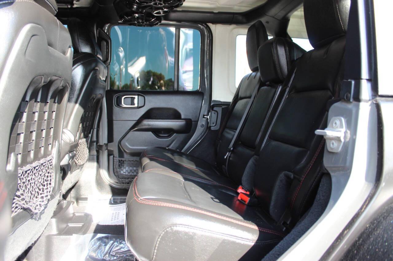 2020 Gray Jeep Wrangler Unlimited Rubicon (1C4HJXFN3LW) with an 2.0L L4 DOHC 16V TURBO engine, 6A transmission, located at 4301 NW 39th , Oklahoma City, OK, 73112, (405) 949-5600, 35.512135, -97.598671 - NO DRIVERS LICENCE -NO FULL COVERAGE INSURANCE - NO CREDIT CHECK. COME ON OVER TO SUPERSPORTS, TAKE A LOOK AND TEST DRIVE. PLEASE GIVE US A CALL AT (405) 949-5600. NO LICENCIA DE CONDUCIR - NO SEGURO DE COBERTURA TOTAL - NO VERIFICACION DE CREDITO. VISITENOS EN SUPERSPORTS, MIRE NUESTRO - Photo#12