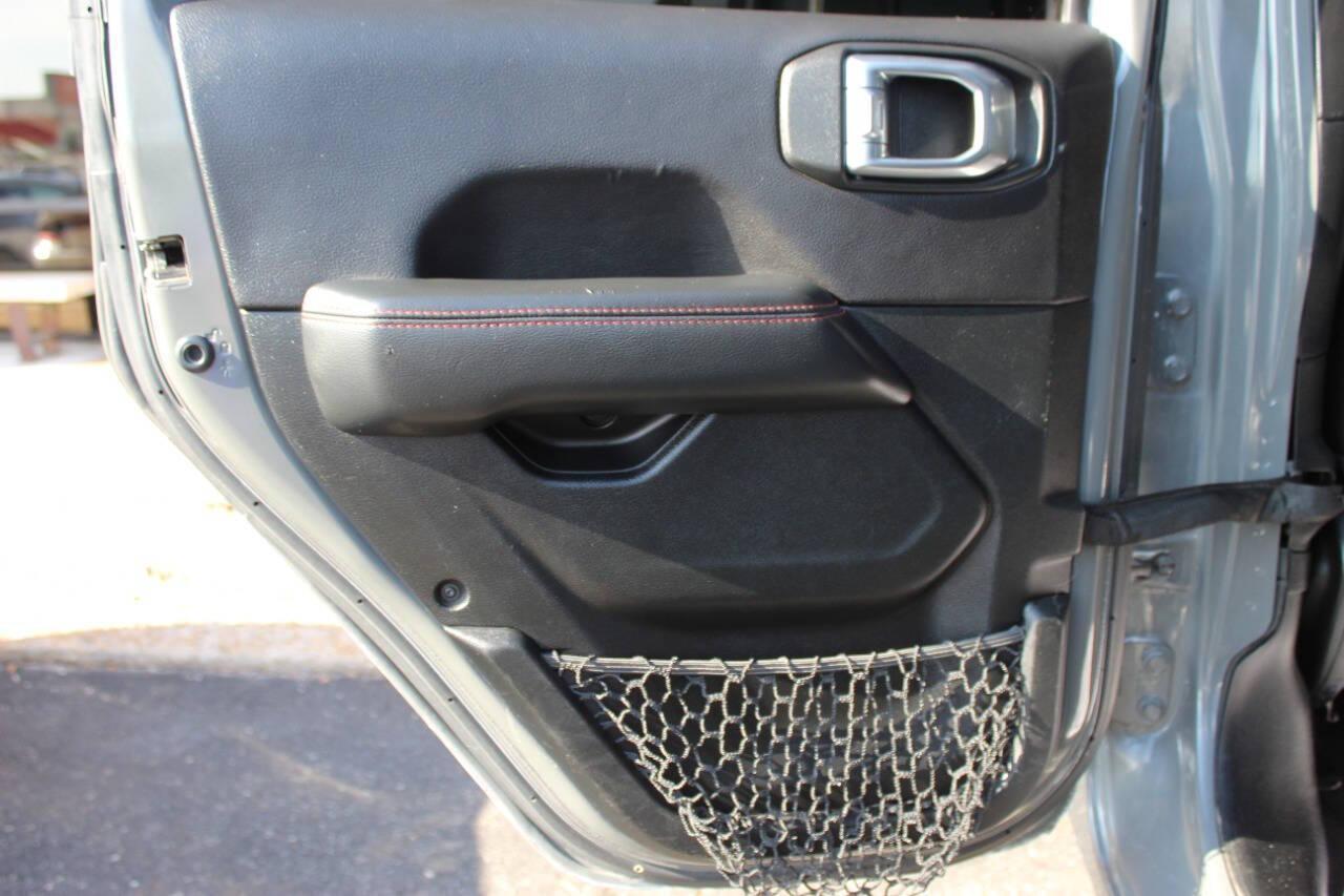 2020 Gray Jeep Wrangler Unlimited Rubicon (1C4HJXFN3LW) with an 2.0L L4 DOHC 16V TURBO engine, 6A transmission, located at 4301 NW 39th , Oklahoma City, OK, 73112, (405) 949-5600, 35.512135, -97.598671 - NO DRIVERS LICENCE -NO FULL COVERAGE INSURANCE - NO CREDIT CHECK. COME ON OVER TO SUPERSPORTS, TAKE A LOOK AND TEST DRIVE. PLEASE GIVE US A CALL AT (405) 949-5600. NO LICENCIA DE CONDUCIR - NO SEGURO DE COBERTURA TOTAL - NO VERIFICACION DE CREDITO. VISITENOS EN SUPERSPORTS, MIRE NUESTRO - Photo#13