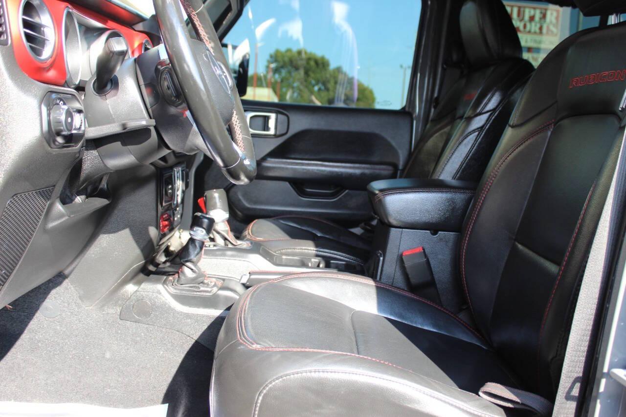 2020 Gray Jeep Wrangler Unlimited Rubicon (1C4HJXFN3LW) with an 2.0L L4 DOHC 16V TURBO engine, 6A transmission, located at 4301 NW 39th , Oklahoma City, OK, 73112, (405) 949-5600, 35.512135, -97.598671 - NO DRIVERS LICENCE -NO FULL COVERAGE INSURANCE - NO CREDIT CHECK. COME ON OVER TO SUPERSPORTS, TAKE A LOOK AND TEST DRIVE. PLEASE GIVE US A CALL AT (405) 949-5600. NO LICENCIA DE CONDUCIR - NO SEGURO DE COBERTURA TOTAL - NO VERIFICACION DE CREDITO. VISITENOS EN SUPERSPORTS, MIRE NUESTRO - Photo#14