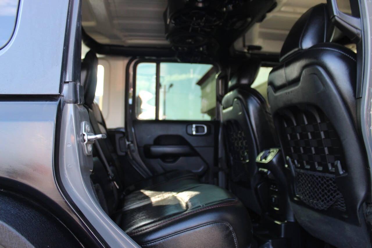 2020 Gray Jeep Wrangler Unlimited Unlimited Rubicon (1C4HJXFN3LW) with an 2.0L I4 Turbocharger 2.0L I4 engine, Automatic 8-Speed transmission, located at 4301 NW 39th , Oklahoma City, OK, 73112, (405) 949-5600, 35.512135, -97.598671 - NO DRIVERS LICENCE -NO FULL COVERAGE INSURANCE - NO CREDIT CHECK. COME ON OVER TO SUPERSPORTS, TAKE A LOOK AND TEST DRIVE. PLEASE GIVE US A CALL AT (405) 949-5600. NO LICENCIA DE CONDUCIR - NO SEGURO DE COBERTURA TOTAL - NO VERIFICACION DE CREDITO. VISITENOS EN SUPERSPORTS, MIRE NUESTRO - Photo#10