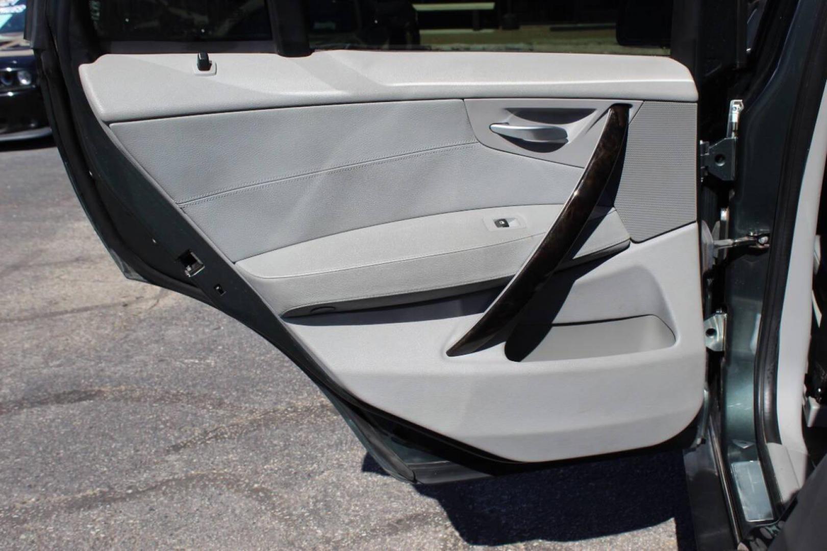 2008 Green BMW X3 3.0si (WBXPC93418W) with an 3.0L L6 DOHC 24V engine, Automatic 6-Speed transmission, located at 4301 NW 39th , Oklahoma City, OK, 73112, (405) 949-5600, 35.512135, -97.598671 - NO DRIVERS LICENCE -NO FULL COVERAGE INSURANCE - NO CREDIT CHECK. COME ON OVER TO SUPERSPORTS, TAKE A LOOK AND TEST DRIVE. PLEASE GIVE US A CALL AT (405) 949-5600. NO LICENCIA DE CONDUCIR - NO SEGURO DE COBERTURA TOTAL - NO VERIFICACION DE CREDITO. VISITENOS EN SUPERSPORTS, MIRE NUESTRO - Photo#13