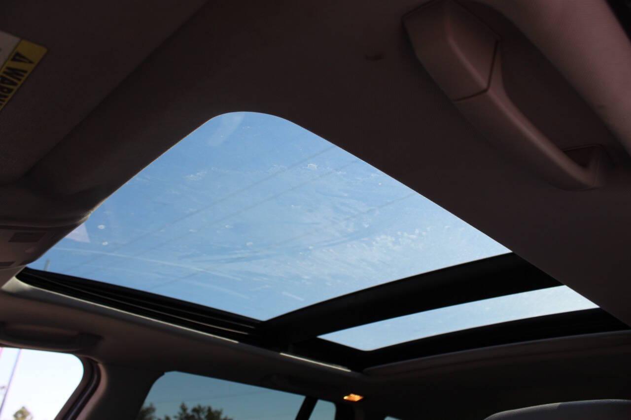 2008 Green BMW X3 3.0si (WBXPC93418W) with an 3.0L L6 DOHC 24V engine, Automatic 6-Speed transmission, located at 4301 NW 39th , Oklahoma City, OK, 73112, (405) 949-5600, 35.512135, -97.598671 - NO DRIVERS LICENCE -NO FULL COVERAGE INSURANCE - NO CREDIT CHECK. COME ON OVER TO SUPERSPORTS, TAKE A LOOK AND TEST DRIVE. PLEASE GIVE US A CALL AT (405) 949-5600. NO LICENCIA DE CONDUCIR - NO SEGURO DE COBERTURA TOTAL - NO VERIFICACION DE CREDITO. VISITENOS EN SUPERSPORTS, MIRE NUESTRO - Photo#17