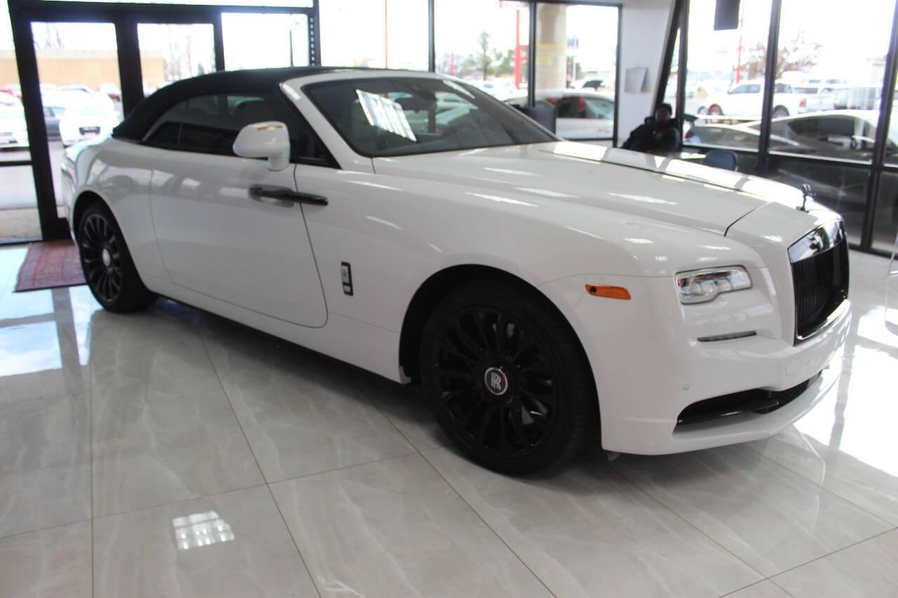 2019 White Rolls-Royce Dawn Base (SCA666D58KU) with an 6.6L V12 engine, 8A transmission, located at 4301 NW 39th , Oklahoma City, OK, 73112, (405) 949-5600, 35.512135, -97.598671 - small chip on windshield. PERSONAL VEHICLE LAST FEW YEARS. it's one of a MY few possessions that are considered toys looks and drives brand new its a must see. I own dealerships and finance companies here in Oklahoma. I have 27 years of experience buying and selling all makes and models of v - Photo#3