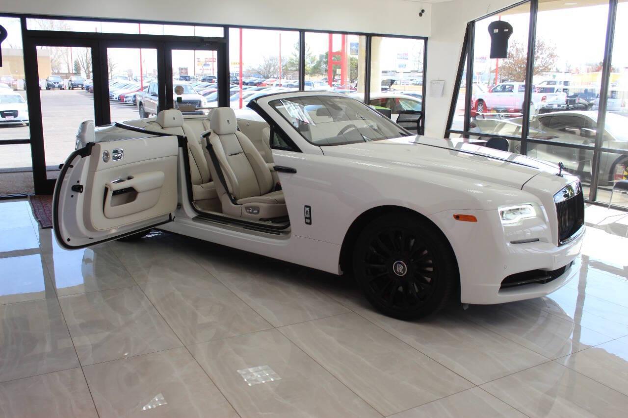 2019 White Rolls-Royce Dawn Base (SCA666D58KU) with an 6.6L V12 engine, 8A transmission, located at 4301 NW 39th , Oklahoma City, OK, 73112, (405) 949-5600, 35.512135, -97.598671 - small chip on windshield. PERSONAL VEHICLE LAST FEW YEARS. it's one of a MY few possessions that are considered toys looks and drives brand new its a must see. I own dealerships and finance companies here in Oklahoma. I have 27 years of experience buying and selling all makes and models of v - Photo#6