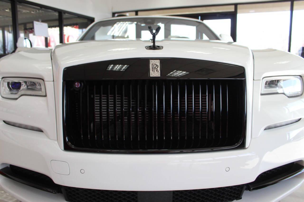 2019 White Rolls-Royce Dawn Base (SCA666D58KU) with an 6.6L V12 engine, 8A transmission, located at 4301 NW 39th , Oklahoma City, OK, 73112, (405) 949-5600, 35.512135, -97.598671 - small chip on windshield. PERSONAL VEHICLE LAST FEW YEARS. it's one of a MY few possessions that are considered toys looks and drives brand new its a must see. I own dealerships and finance companies here in Oklahoma. I have 27 years of experience buying and selling all makes and models of v - Photo#9