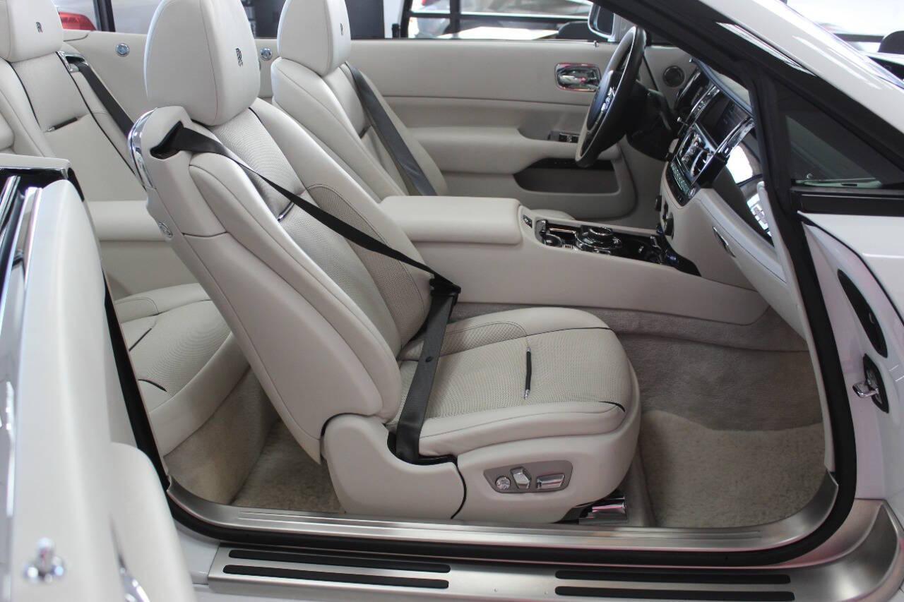 2019 White Rolls-Royce Dawn Base (SCA666D58KU) with an 6.6L V12 engine, 8A transmission, located at 4301 NW 39th , Oklahoma City, OK, 73112, (405) 949-5600, 35.512135, -97.598671 - small chip on windshield. PERSONAL VEHICLE LAST FEW YEARS. it's one of a MY few possessions that are considered toys looks and drives brand new its a must see. I own dealerships and finance companies here in Oklahoma. I have 27 years of experience buying and selling all makes and models of v - Photo#14