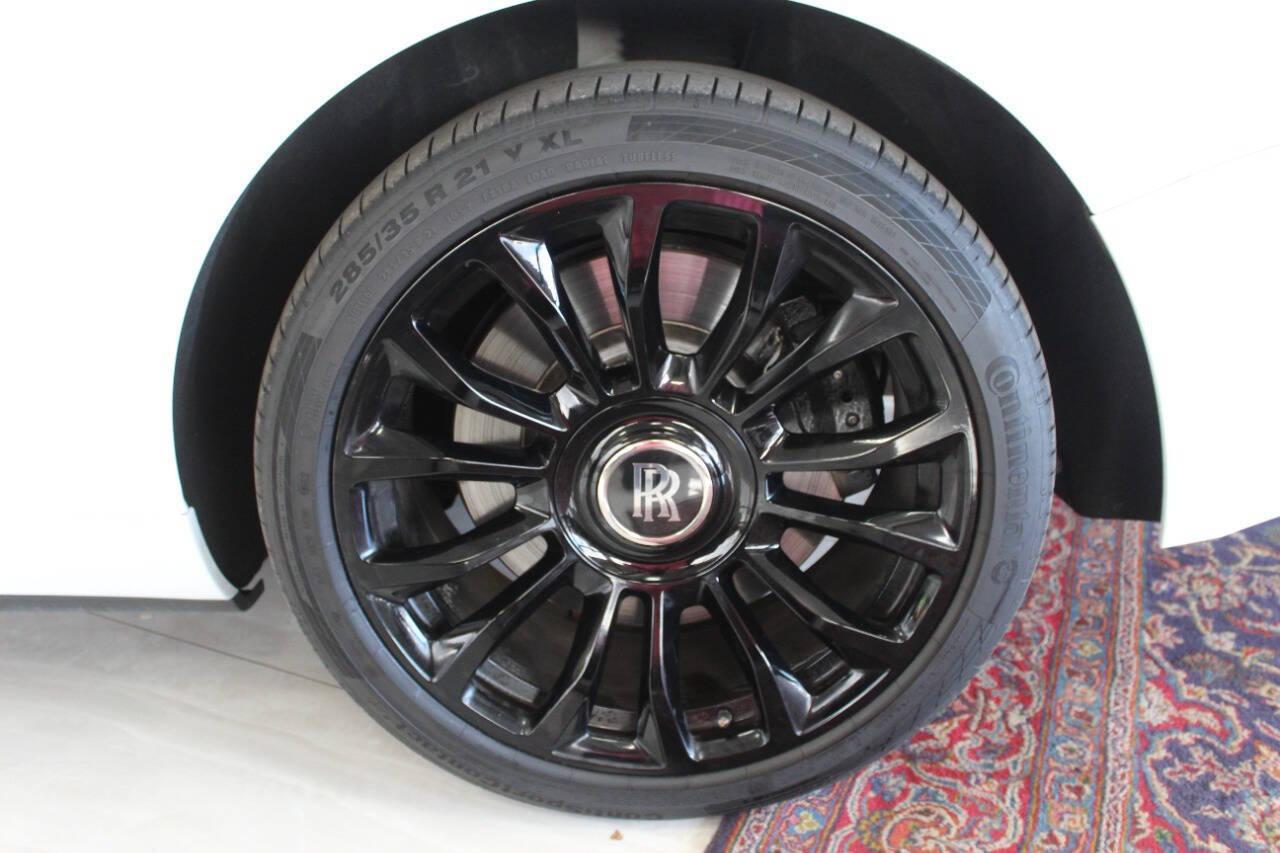 2019 White Rolls-Royce Dawn Base (SCA666D58KU) with an 6.6L V12 engine, 8A transmission, located at 4301 NW 39th , Oklahoma City, OK, 73112, (405) 949-5600, 35.512135, -97.598671 - small chip on windshield. PERSONAL VEHICLE LAST FEW YEARS. it's one of a MY few possessions that are considered toys looks and drives brand new its a must see. I own dealerships and finance companies here in Oklahoma. I have 27 years of experience buying and selling all makes and models of v - Photo#19