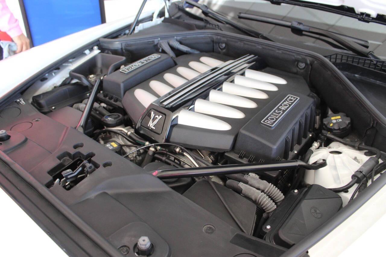 2019 White Rolls-Royce Dawn Base (SCA666D58KU) with an 6.6L V12 engine, 8A transmission, located at 4301 NW 39th , Oklahoma City, OK, 73112, (405) 949-5600, 35.512135, -97.598671 - small chip on windshield. PERSONAL VEHICLE LAST FEW YEARS. it's one of a MY few possessions that are considered toys looks and drives brand new its a must see. I own dealerships and finance companies here in Oklahoma. I have 27 years of experience buying and selling all makes and models of v - Photo#22