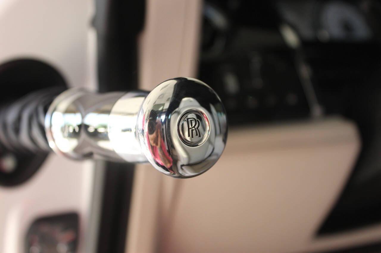 2019 White Rolls-Royce Dawn Base (SCA666D58KU) with an 6.6L V12 engine, 8A transmission, located at 4301 NW 39th , Oklahoma City, OK, 73112, (405) 949-5600, 35.512135, -97.598671 - small chip on windshield. PERSONAL VEHICLE LAST FEW YEARS. it's one of a MY few possessions that are considered toys looks and drives brand new its a must see. I own dealerships and finance companies here in Oklahoma. I have 27 years of experience buying and selling all makes and models of v - Photo#26