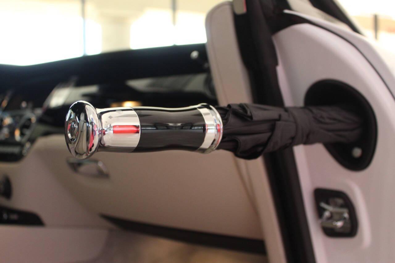 2019 White Rolls-Royce Dawn Base (SCA666D58KU) with an 6.6L V12 engine, 8A transmission, located at 4301 NW 39th , Oklahoma City, OK, 73112, (405) 949-5600, 35.512135, -97.598671 - small chip on windshield. PERSONAL VEHICLE LAST FEW YEARS. it's one of a MY few possessions that are considered toys looks and drives brand new its a must see. I own dealerships and finance companies here in Oklahoma. I have 27 years of experience buying and selling all makes and models of v - Photo#30