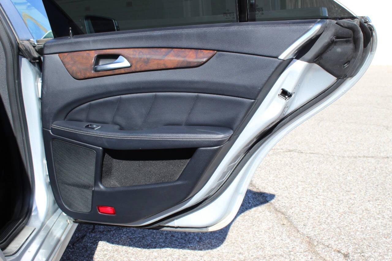 2014 Black Mercedes-Benz CLS CLS550 4MATIC (WDDLJ9BB8EA) with an 4.7L Twin Turbo V8 402hp 443ft. lbs. 4.7L V8 engine, Automatic 7-Speed transmission, located at 4301 NW 39th , Oklahoma City, OK, 73112, (405) 949-5600, 35.512135, -97.598671 - Photo#8