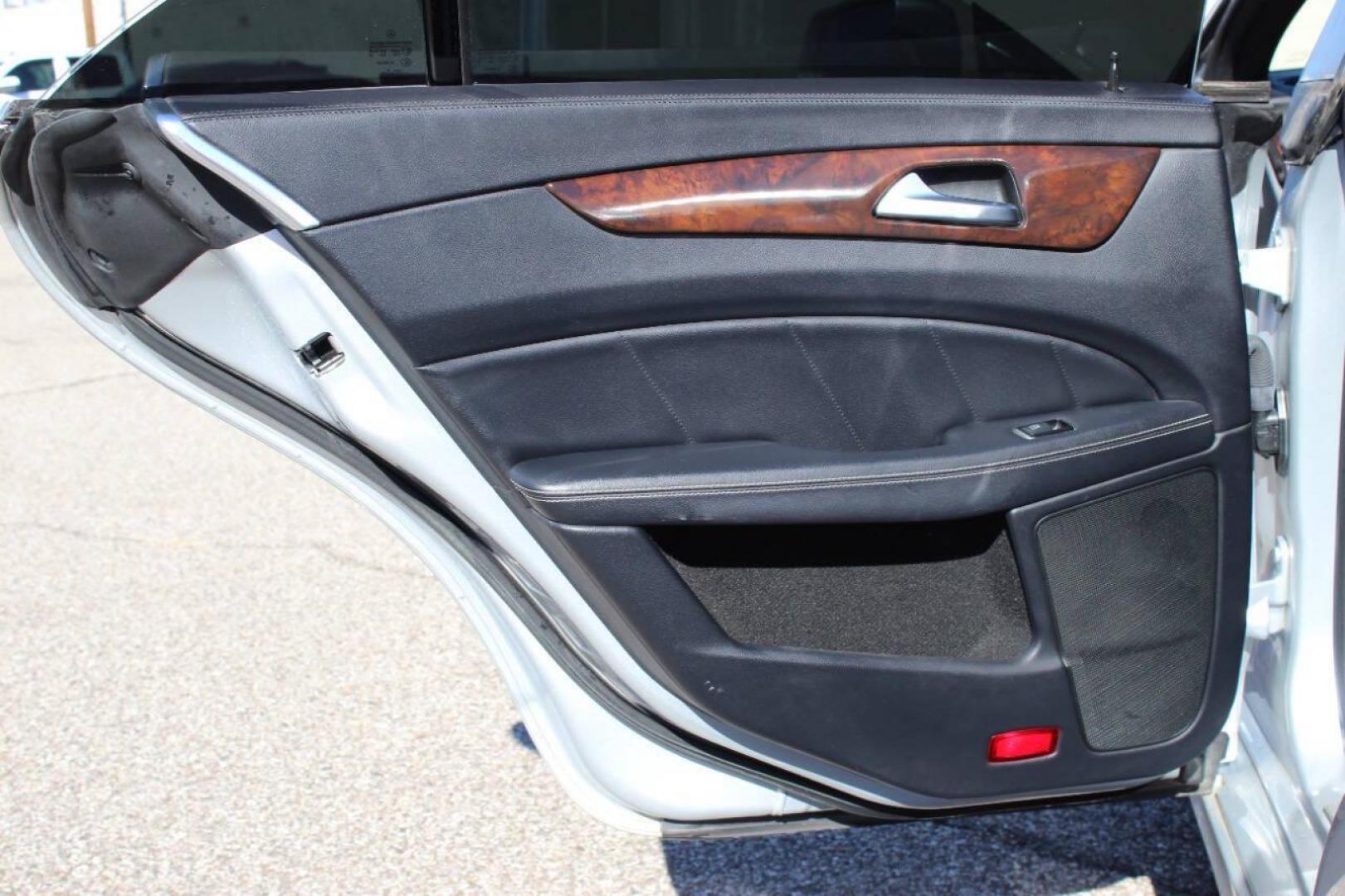 2014 Black Mercedes-Benz CLS CLS550 4MATIC (WDDLJ9BB8EA) with an 4.7L Twin Turbo V8 402hp 443ft. lbs. 4.7L V8 engine, Automatic 7-Speed transmission, located at 4301 NW 39th , Oklahoma City, OK, 73112, (405) 949-5600, 35.512135, -97.598671 - NO DRIVERS LICENSE - NO FULL COVERAGE INSURANCE - NO CREDIT CHECK. COME ON OVER TO SUPERSPORTS AND TAKE A LOOK AND TEST DRIVE PLEASE GIVE US A CALL AT (405) 949-5600. NO LICENCIA DE MANEJAR- NO SEGURO DE COBERTURA TOTAL- NO VERIFICACION DE CREDITO. POR FAVOR VENGAN A SUPERSPORTS, ECHE U - Photo#11
