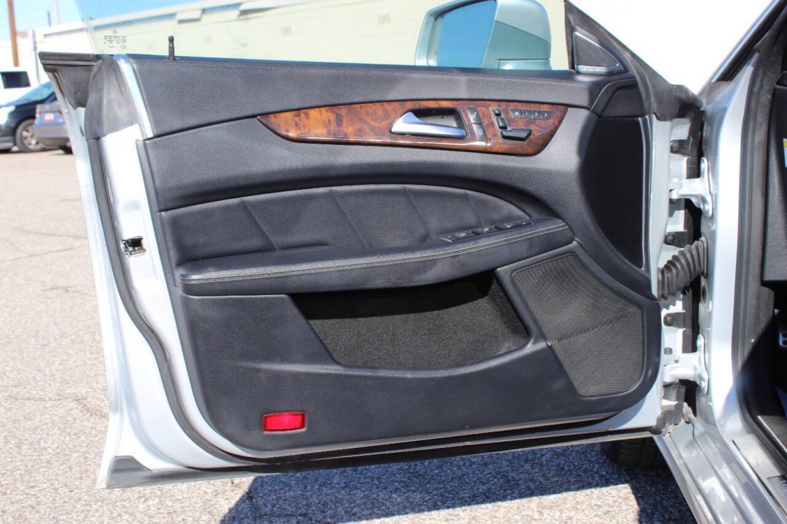 2014 Black Mercedes-Benz CLS CLS550 4MATIC (WDDLJ9BB8EA) with an 4.7L Twin Turbo V8 402hp 443ft. lbs. 4.7L V8 engine, Automatic 7-Speed transmission, located at 4301 NW 39th , Oklahoma City, OK, 73112, (405) 949-5600, 35.512135, -97.598671 - NO DRIVERS LICENSE - NO FULL COVERAGE INSURANCE - NO CREDIT CHECK. COME ON OVER TO SUPERSPORTS AND TAKE A LOOK AND TEST DRIVE PLEASE GIVE US A CALL AT (405) 949-5600. NO LICENCIA DE MANEJAR- NO SEGURO DE COBERTURA TOTAL- NO VERIFICACION DE CREDITO. POR FAVOR VENGAN A SUPERSPORTS, ECHE U- Photo#13