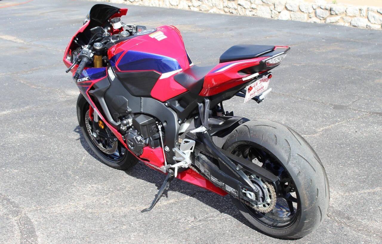 2023 Red Honda CBR 1000 RR - (JH2SC7755PK) with an 1000cc Unspecified engine, Manual 6-Speed transmission, located at 4301 NW 39th , Oklahoma City, OK, 73112, (405) 949-5600, 35.512135, -97.598671 - NO DRIVERS LICENCE -NO FULL COVERAGE INSURANCE - NO CREDIT CHECK. COME ON OVER TO SUPERSPORTS, TAKE A LOOK AND TEST DRIVE. PLEASE GIVE US A CALL AT (405) 949-5600. NO LICENCIA DE CONDUCIR - NO SEGURO DE COBERTURA TOTAL - NO VERIFICACION DE CREDITO. VISI - Photo#6