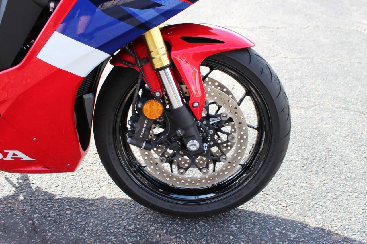 2023 Red Honda CBR 1000 RR - (JH2SC7755PK) with an 1000cc Unspecified engine, Manual 6-Speed transmission, located at 4301 NW 39th , Oklahoma City, OK, 73112, (405) 949-5600, 35.512135, -97.598671 - NO DRIVERS LICENCE -NO FULL COVERAGE INSURANCE - NO CREDIT CHECK. COME ON OVER TO SUPERSPORTS, TAKE A LOOK AND TEST DRIVE. PLEASE GIVE US A CALL AT (405) 949-5600. NO LICENCIA DE CONDUCIR - NO SEGURO DE COBERTURA TOTAL - NO VERIFICACION DE CREDITO. VISI - Photo#9