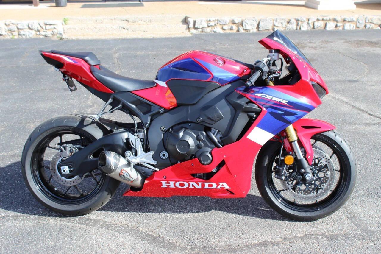 2023 Red Honda CBR - (JH2SC7755PK) with an 1000cc Unspecified engine, Manual 6-Speed transmission, located at 4301 NW 39th , Oklahoma City, OK, 73112, (405) 949-5600, 35.512135, -97.598671 - Photo#2