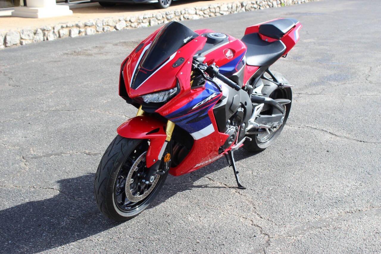 2023 Red Honda CBR - (JH2SC7755PK) with an 1000cc Unspecified engine, Manual 6-Speed transmission, located at 4301 NW 39th , Oklahoma City, OK, 73112, (405) 949-5600, 35.512135, -97.598671 - Photo#4