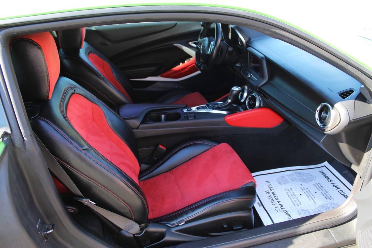 2023 Green Chevrolet Camaro 1SS Coupe (1G1FF1R72P0) with an 6.2L V8 455hp 455ft. lbs. 6.2L V8 engine, Automatic 10-Speed transmission, located at 4301 NW 39th , Oklahoma City, OK, 73112, (405) 949-5600, 35.512135, -97.598671 - NO DRIVERS LICENCE -NO FULL COVERAGE INSURANCE - NO CREDIT CHECK. COME ON OVER TO SUPERSPORTS, TAKE A LOOK AND TEST DRIVE. PLEASE GIVE US A CALL AT (405) 949-5600. NO LICENCIA DE CONDUCIR - NO SEGURO DE COBERTURA TOTAL- NO VERIFICACION DE CREDITO. VISITENOS EN SUPERSPORTS, MIRE N - Photo#11