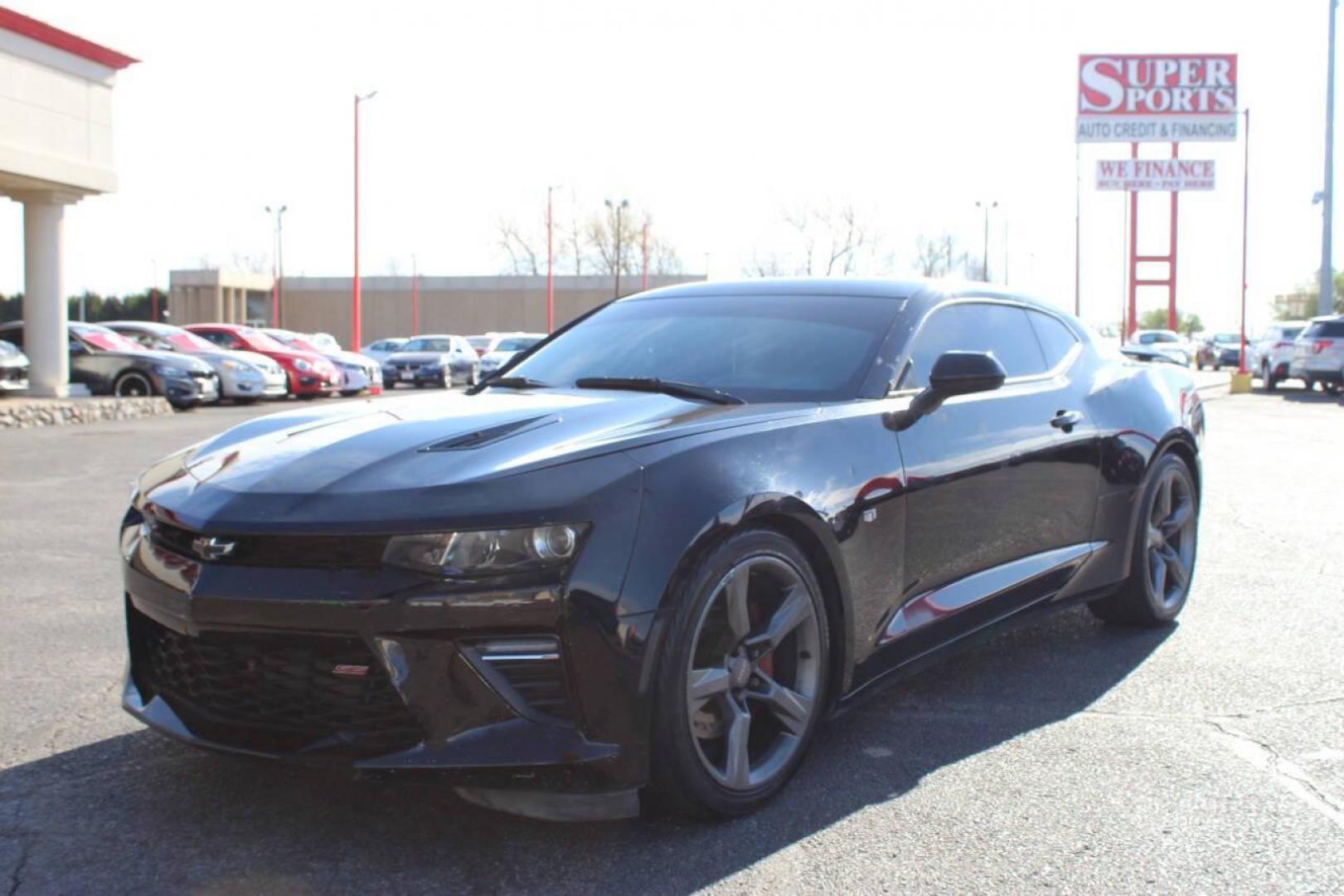 2016 Black Chevrolet Camaro 2SS Coupe (1G1FH1R79G0) with an 6.2L V8 455hp 455ft. lbs. 6.2L V8 engine, Automatic 8-Speed transmission, located at 4301 NW 39th , Oklahoma City, OK, 73112, (405) 949-5600, 35.512135, -97.598671 - NO DRIVERS LICENCE -NO FULL COVERAGE INSURANCE - NO CREDIT CHECK. COME ON OVER TO SUPERSPORTS, TAKE A LOOK AND TEST DRIVE. PLEASE GIVE US A CALL AT (405) 949-5600. NO LICENCIA DE CONDUCIR - NO SEGURO DE COBERTURA TOTAL - NO VERIFICACION DE CREDITO. VISITENOS EN SUPERSPORTS - Photo#4