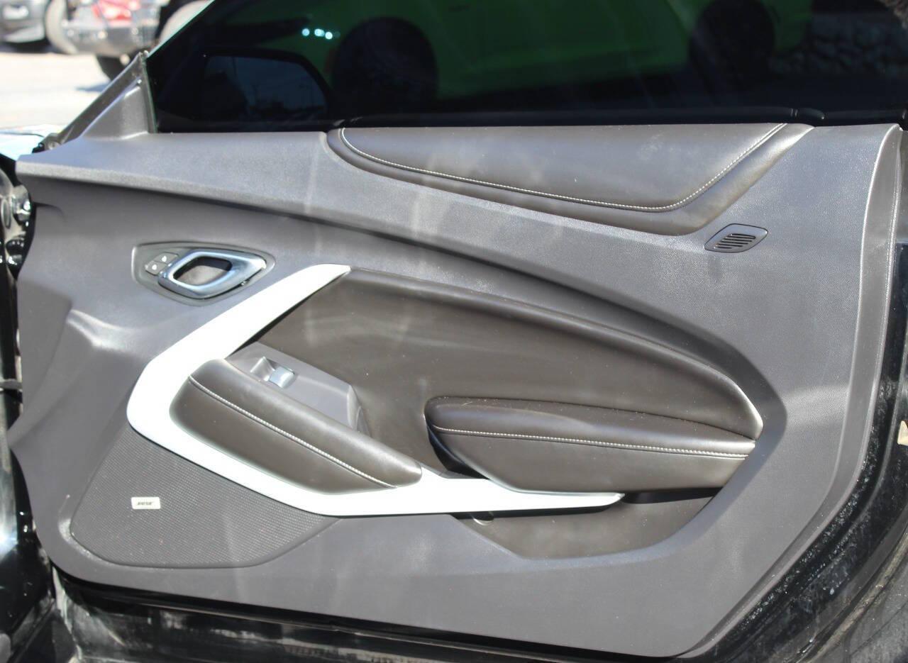 2016 Black Chevrolet Camaro 2SS Coupe (1G1FH1R79G0) with an 6.2L V8 455hp 455ft. lbs. 6.2L V8 engine, Automatic 8-Speed transmission, located at 4301 NW 39th , Oklahoma City, OK, 73112, (405) 949-5600, 35.512135, -97.598671 - NO DRIVERS LICENCE -NO FULL COVERAGE INSURANCE - NO CREDIT CHECK. COME ON OVER TO SUPERSPORTS, TAKE A LOOK AND TEST DRIVE. PLEASE GIVE US A CALL AT (405) 949-5600. NO LICENCIA DE CONDUCIR - NO SEGURO DE COBERTURA TOTAL - NO VERIFICACION DE CREDITO. VISITENOS EN SUPERSPORTS - Photo#8