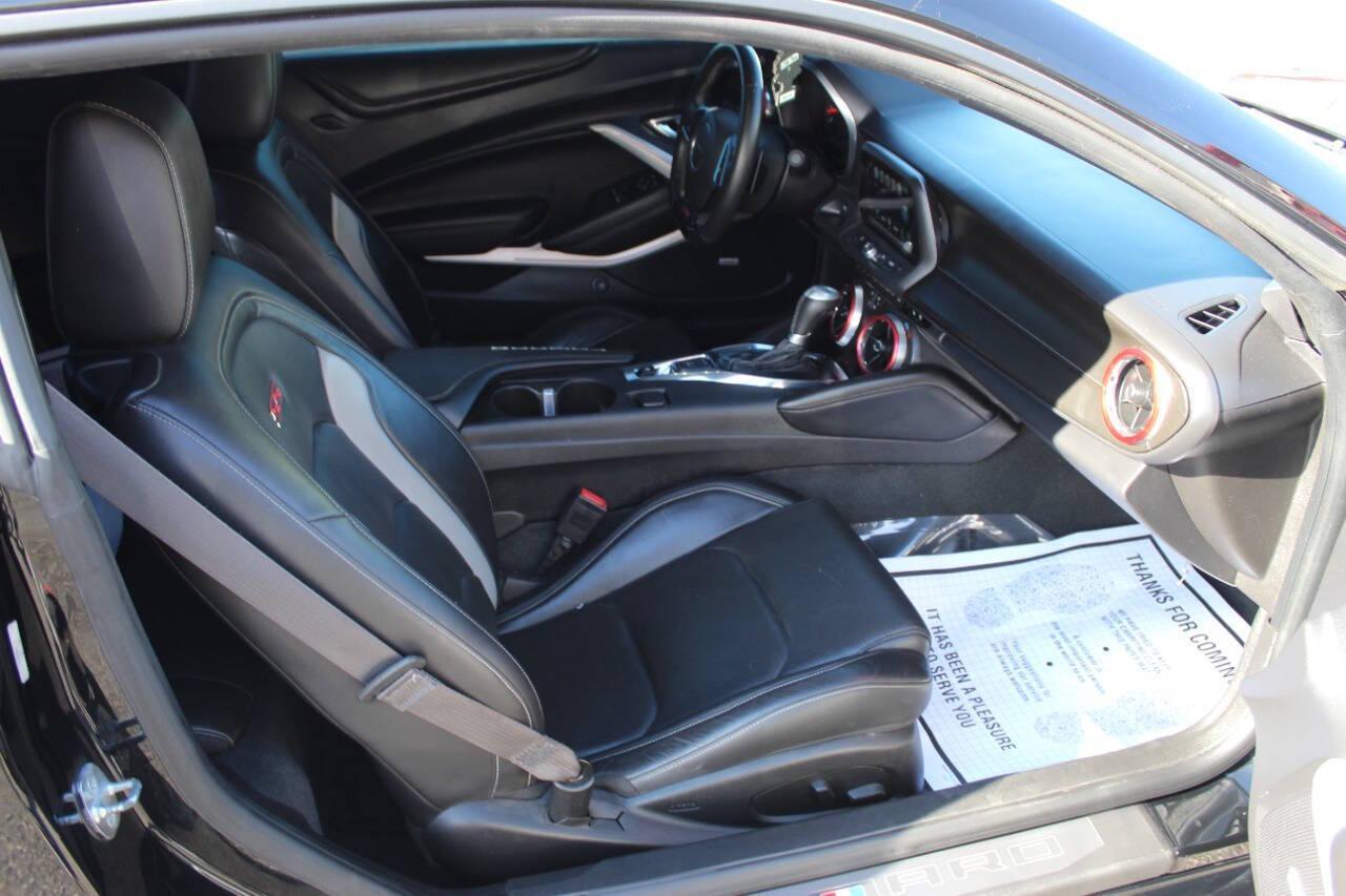 2016 Black Chevrolet Camaro 2SS Coupe (1G1FH1R79G0) with an 6.2L V8 455hp 455ft. lbs. 6.2L V8 engine, Automatic 8-Speed transmission, located at 4301 NW 39th , Oklahoma City, OK, 73112, (405) 949-5600, 35.512135, -97.598671 - NO DRIVERS LICENCE -NO FULL COVERAGE INSURANCE - NO CREDIT CHECK. COME ON OVER TO SUPERSPORTS, TAKE A LOOK AND TEST DRIVE. PLEASE GIVE US A CALL AT (405) 949-5600. NO LICENCIA DE CONDUCIR - NO SEGURO DE COBERTURA TOTAL - NO VERIFICACION DE CREDITO. VISITENOS EN SUPERSPORTS - Photo#9